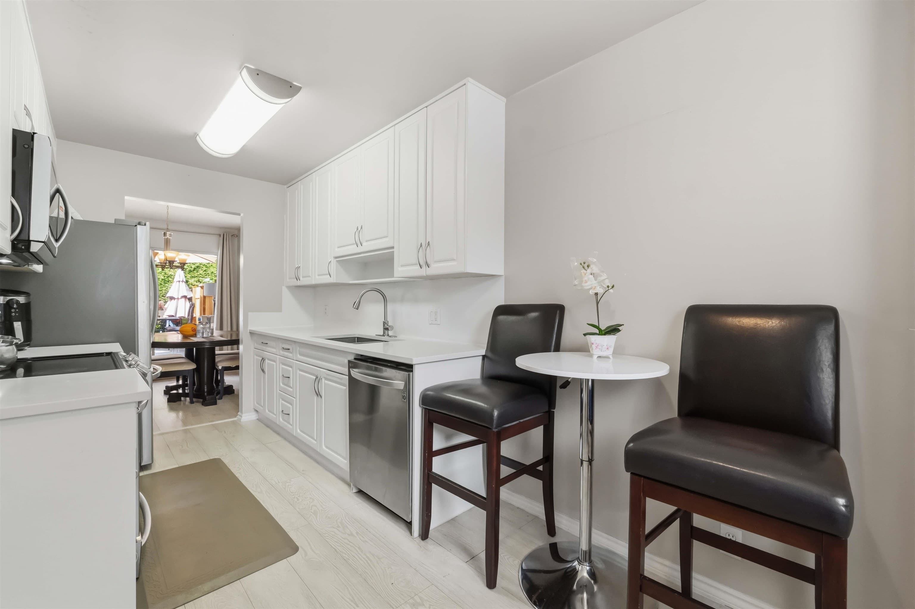 2 - 10094 154 Street, Surrey, V3R 4J6 — photo 5