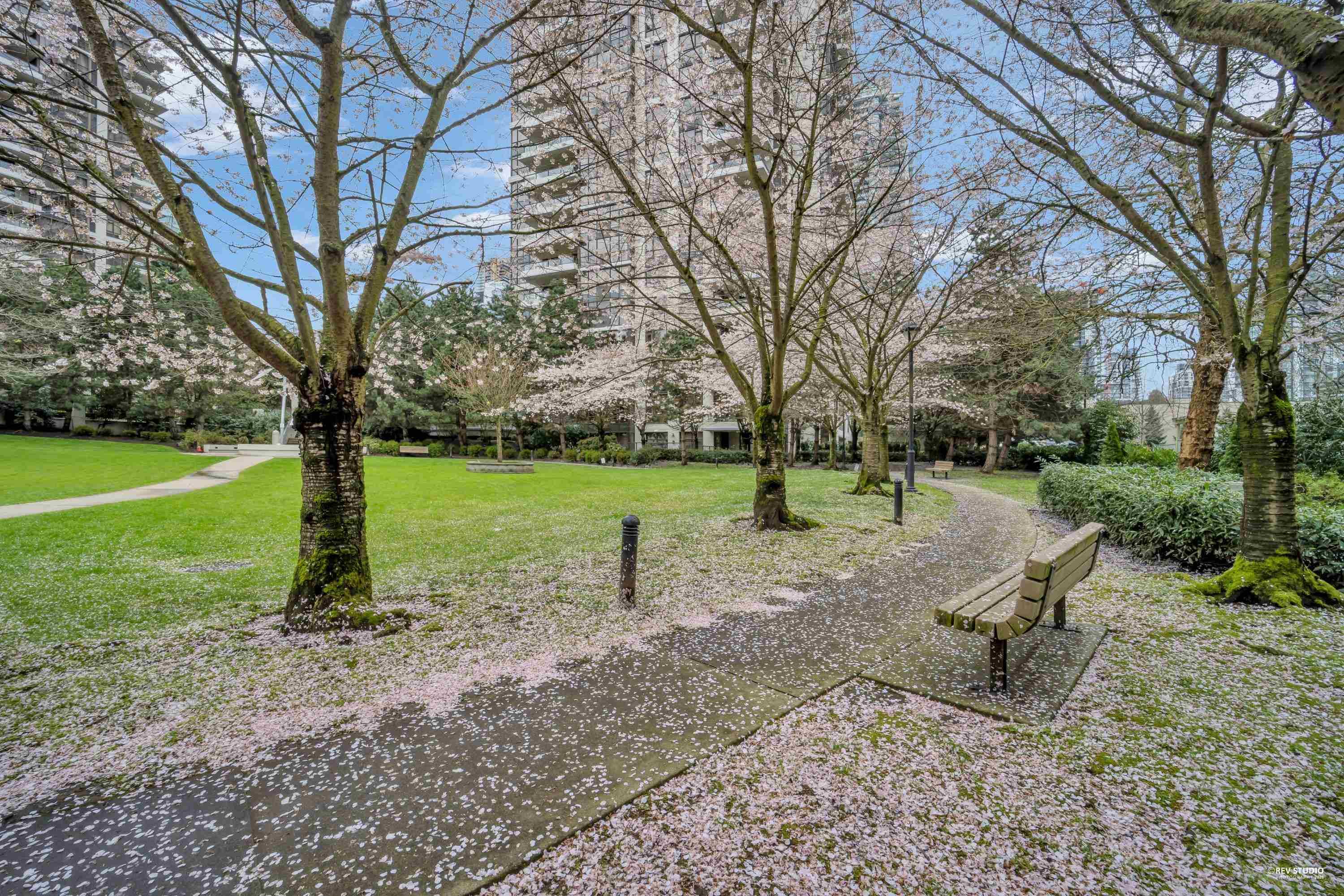 1607 - 2138 Madison Avenue, Burnaby, V5C 6T6 — photo 3