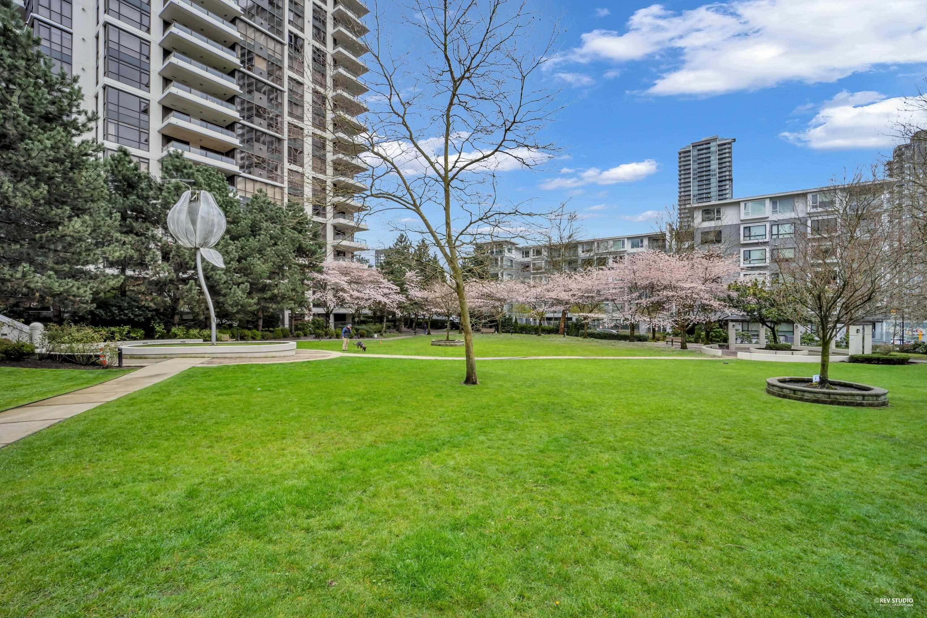 1607 - 2138 Madison Avenue, Burnaby, V5C 6T6 — photo 4