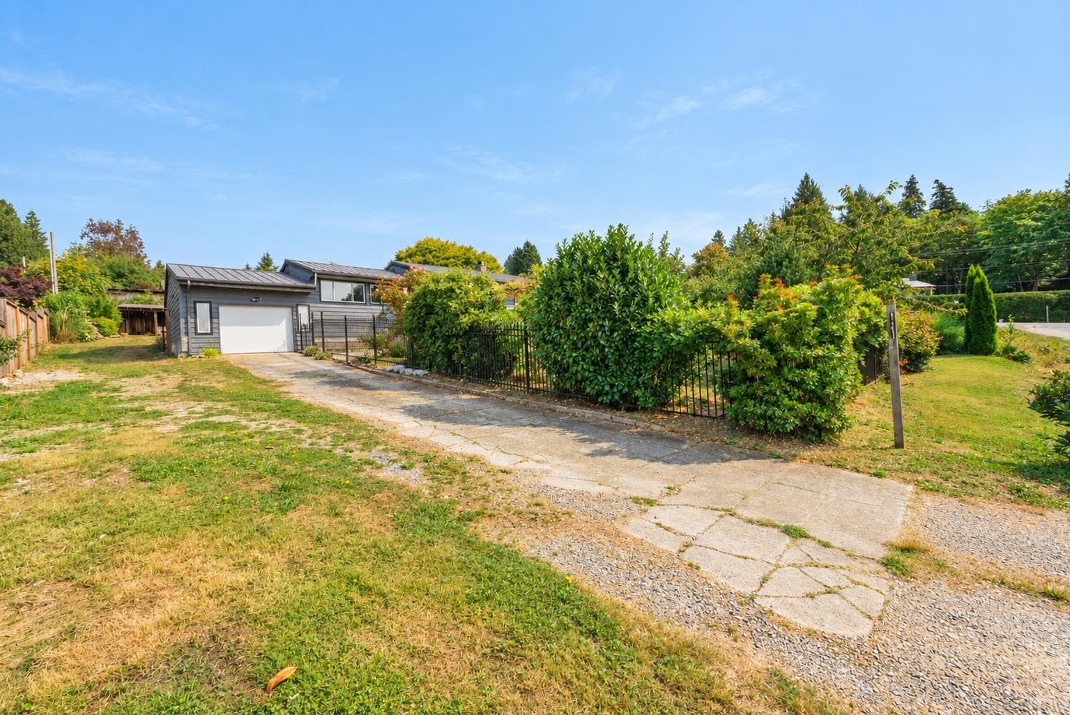6504 Meier Road, Sechelt, V7Z 0S8 — photo 1