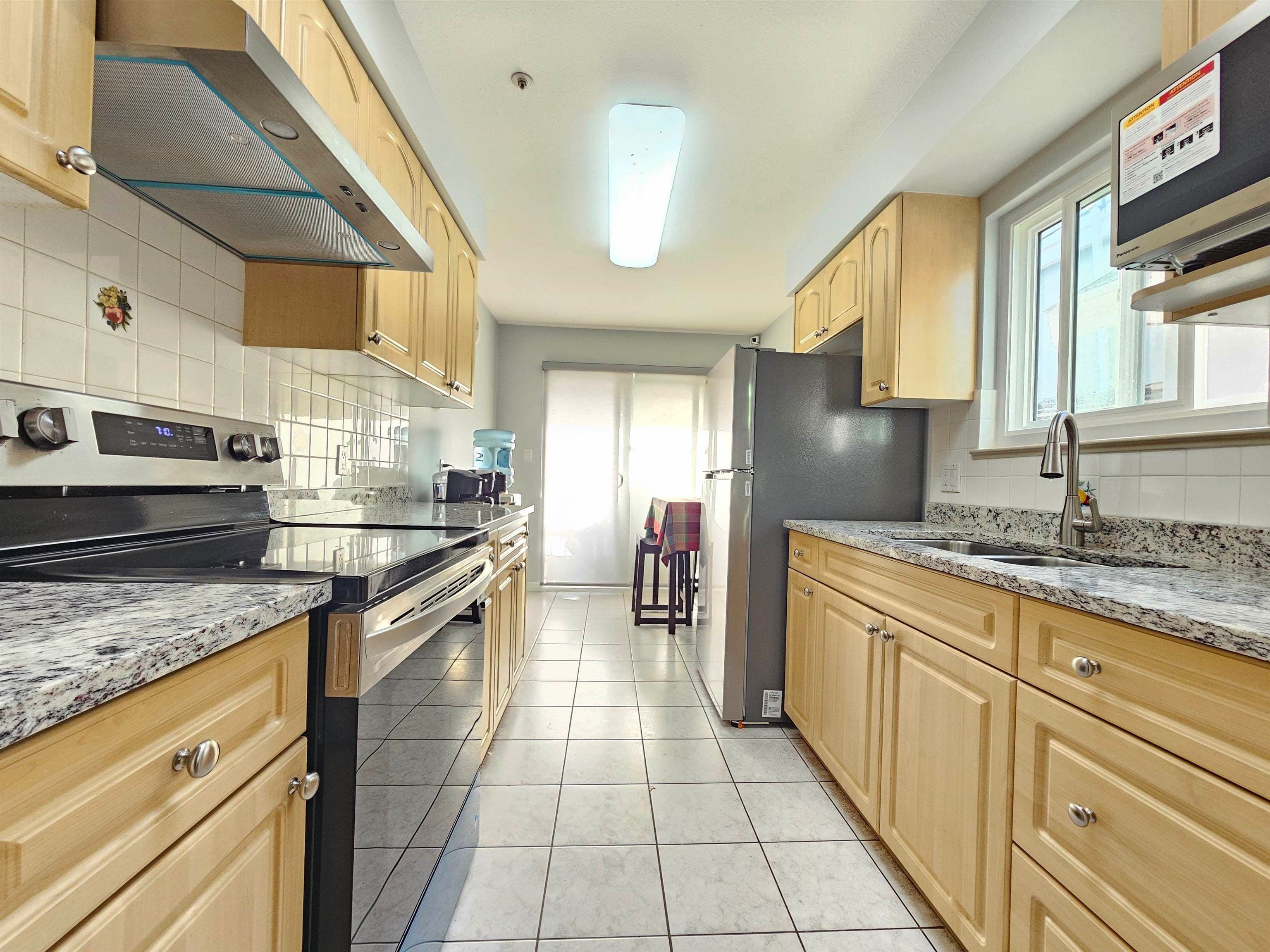5521 Dundee Street, Vancouver, V5R 3T8 — photo 3
