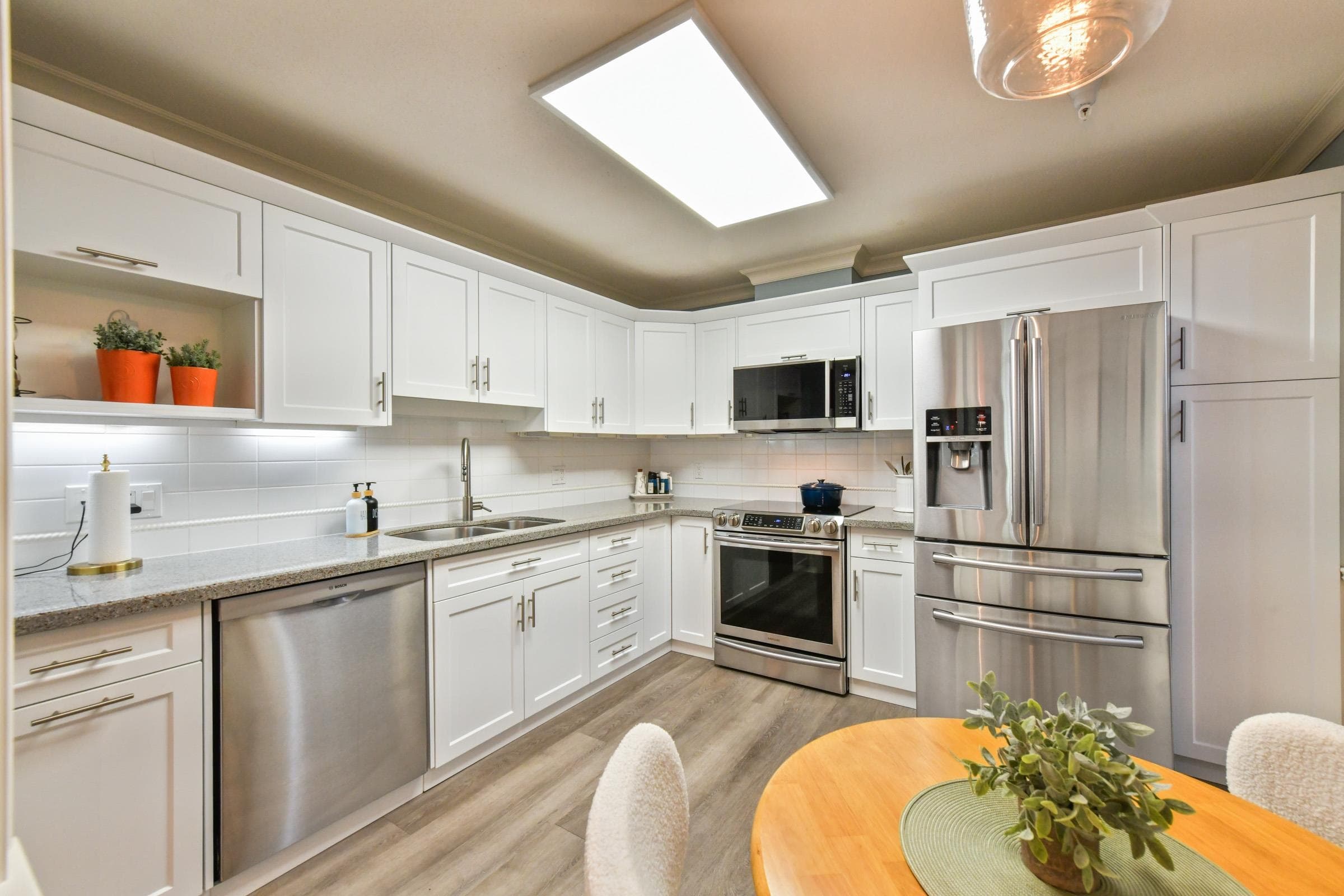 214 - 15350 19a Avenue, Surrey, V4A 9W1 — photo 2