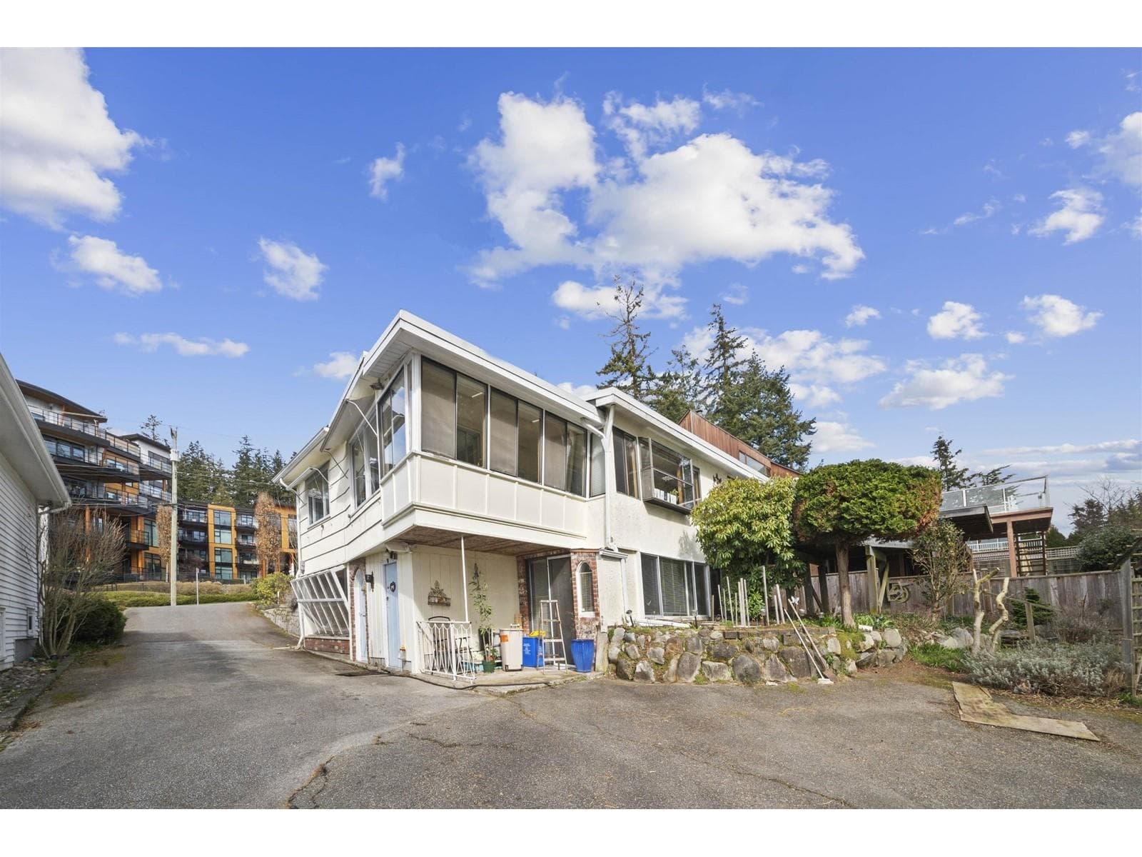 14862 Thrift Avenue, White Rock, V4B 2J7 — photo 2