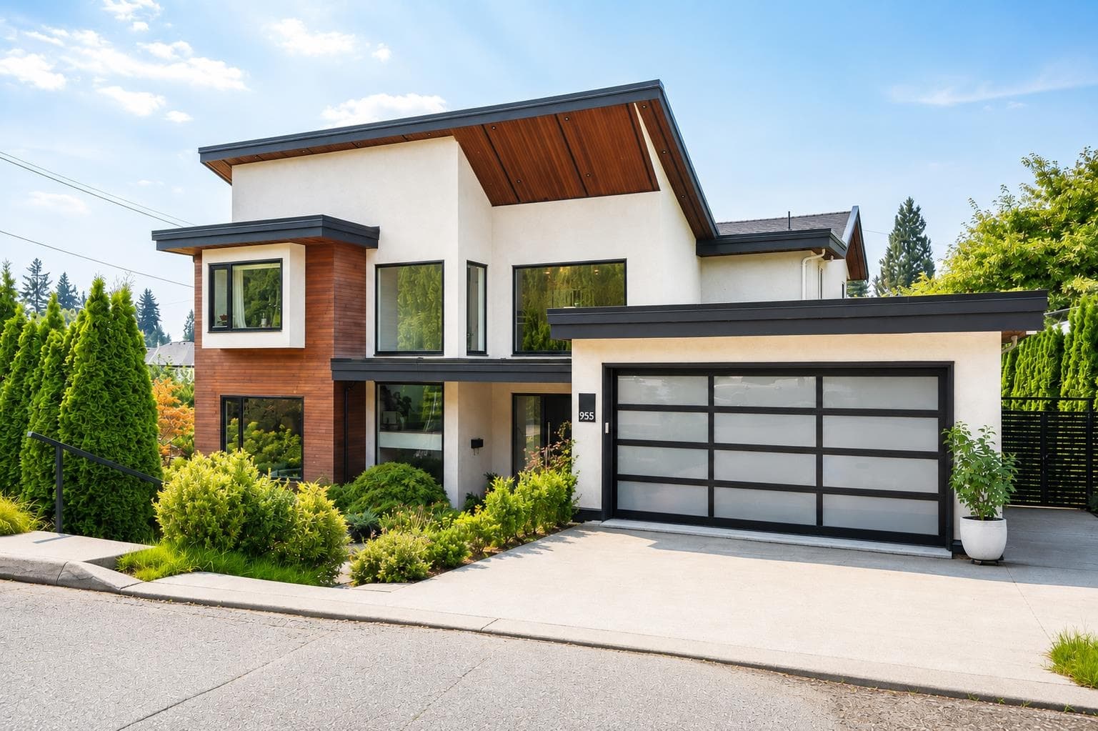955 Forest Hills Drive, North Vancouver, V7R 1N4 — photo 1