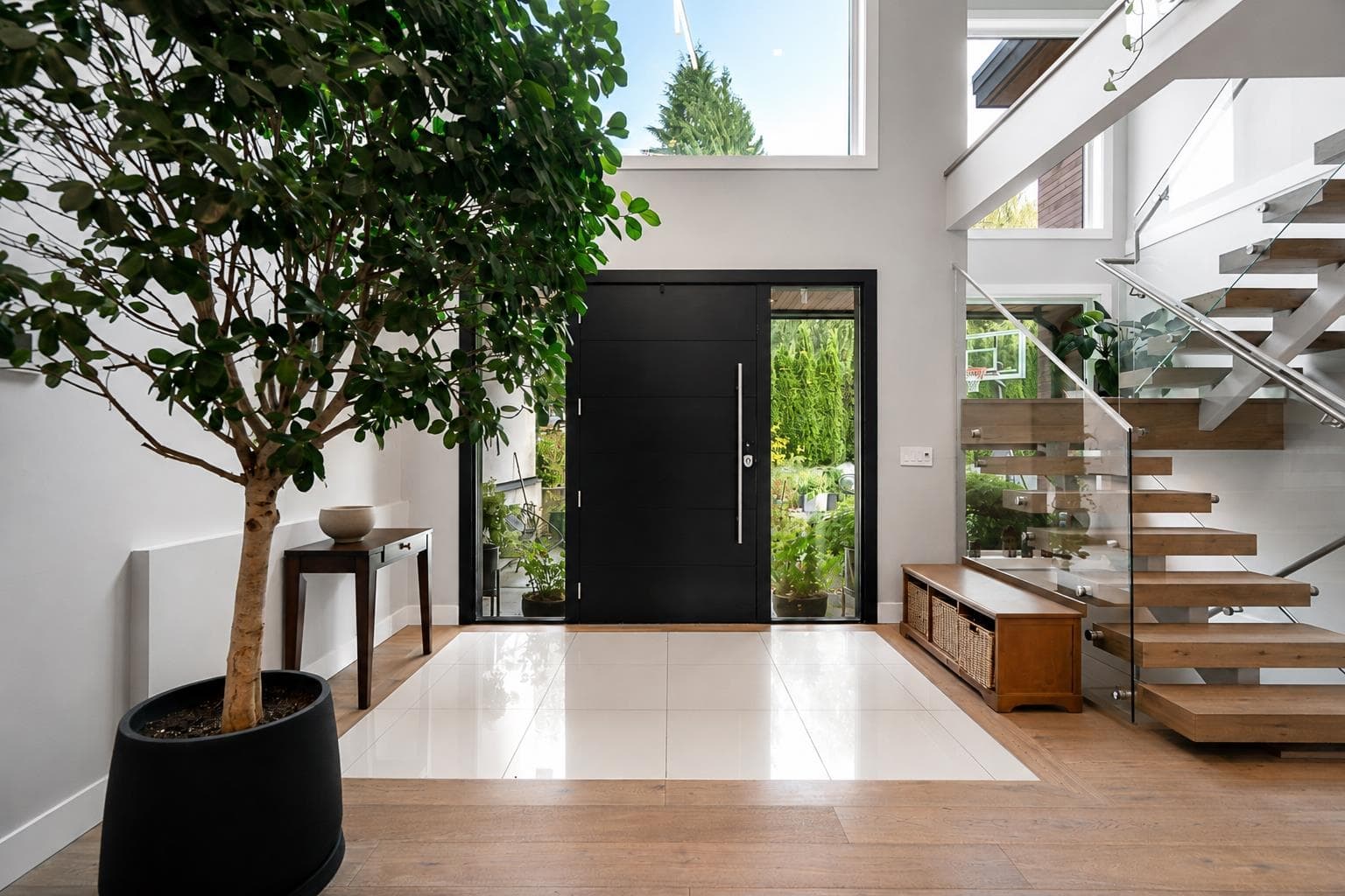 955 Forest Hills Drive, North Vancouver, V7R 1N4 — photo 4