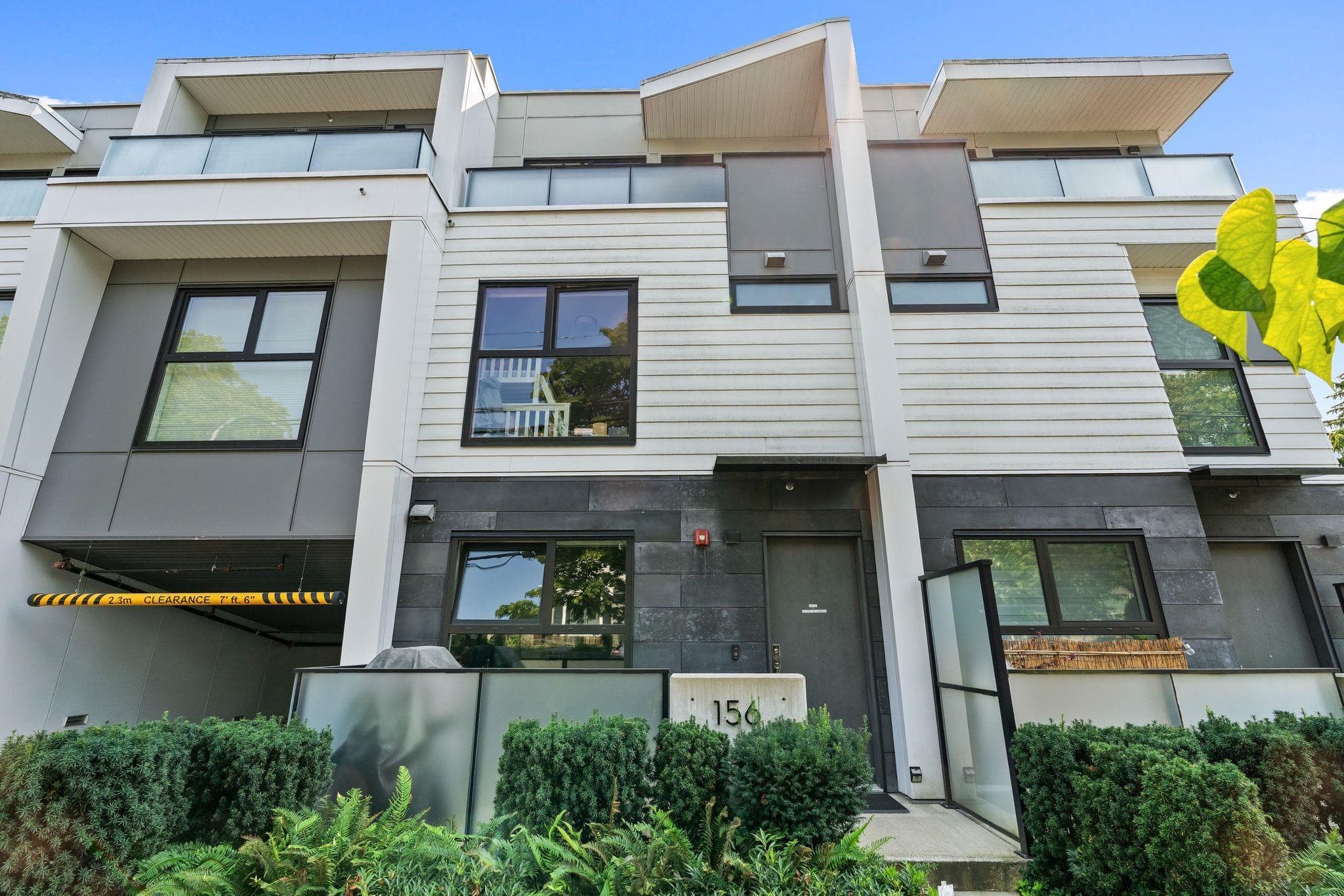 156 W Woodstock Avenue, Vancouver, V5Y 0N1 — photo 2