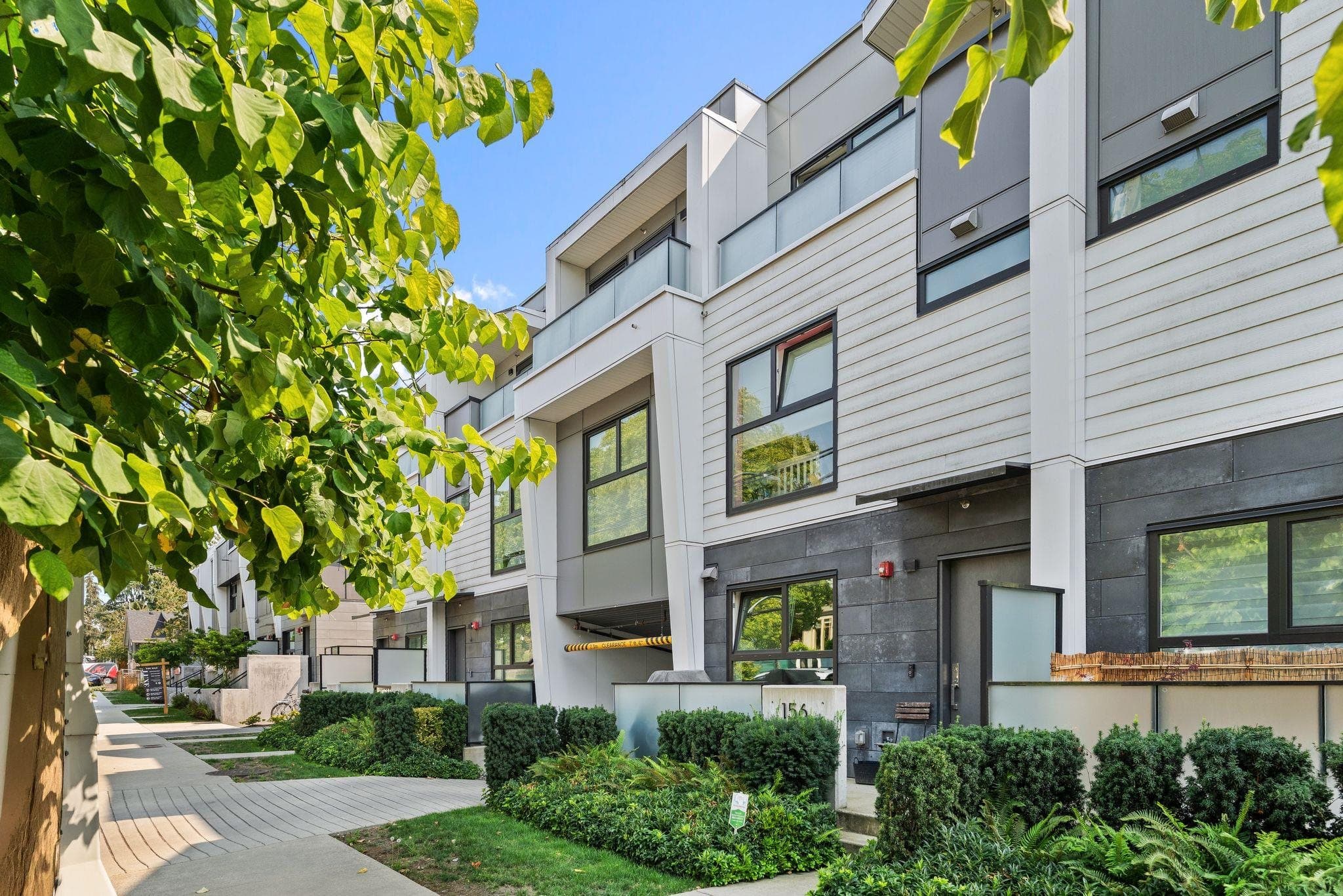 156 W Woodstock Avenue, Vancouver, V5Y 0N1 — photo 1