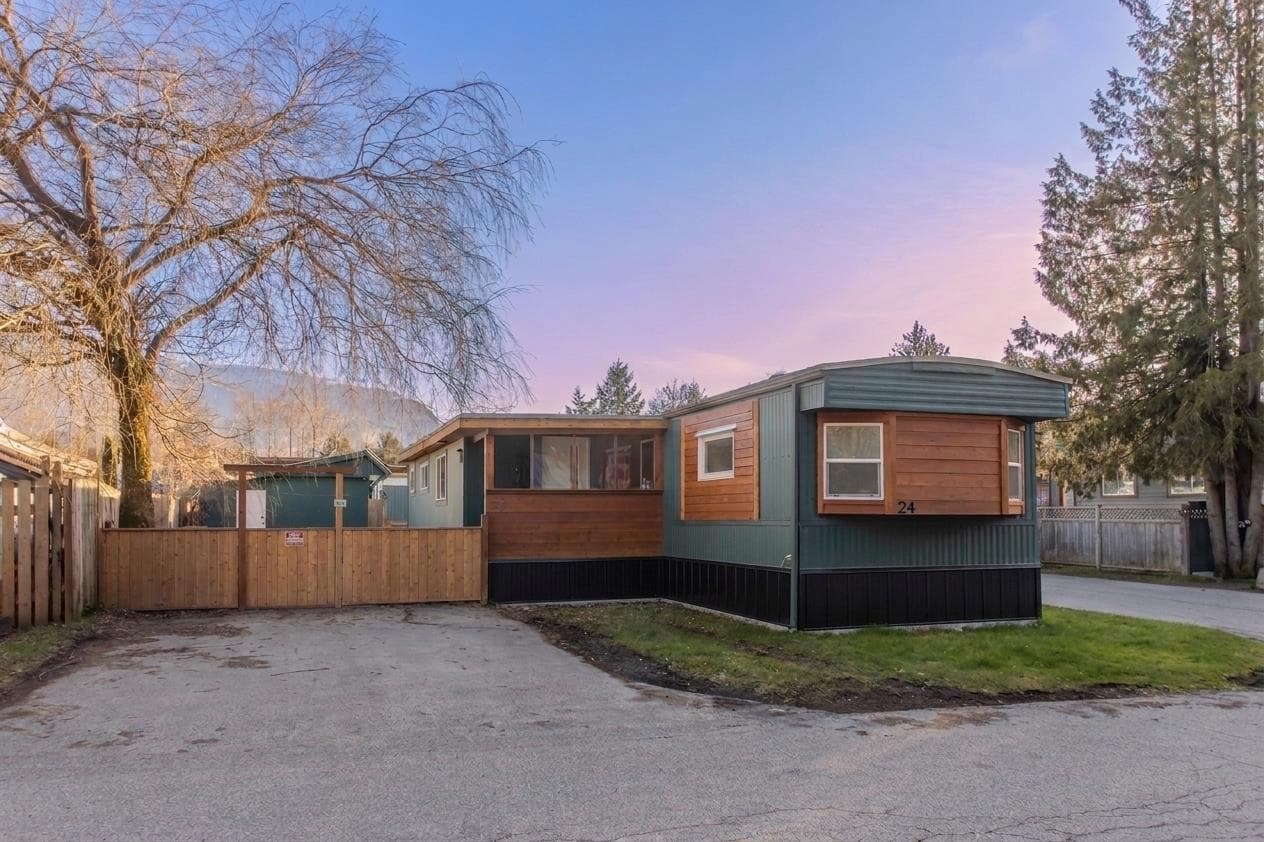 24 - 40157 Government Road, Squamish, V8B 0N7 — photo 1