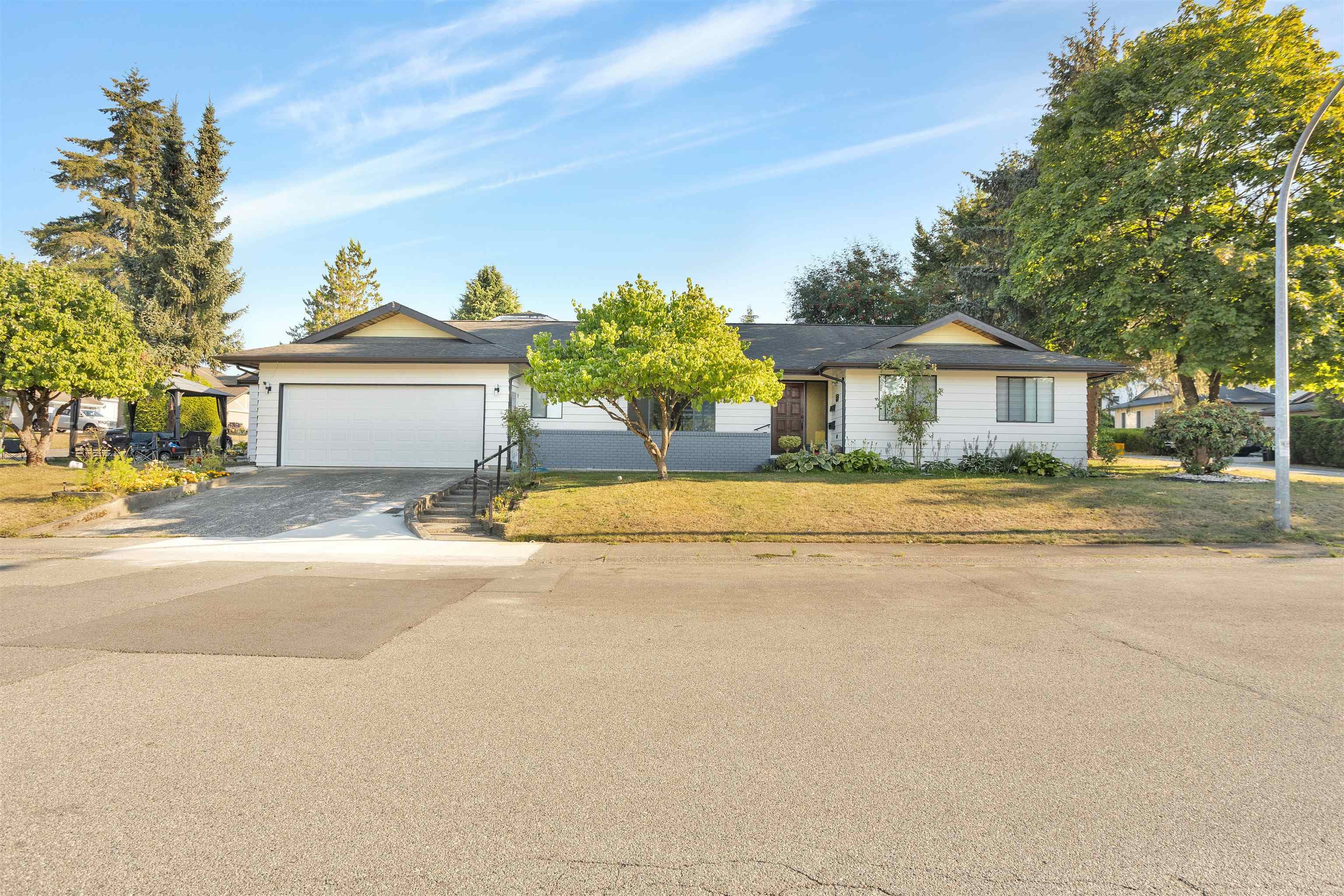 20050 50a Avenue, Langley, V3A 7H9 — photo 1