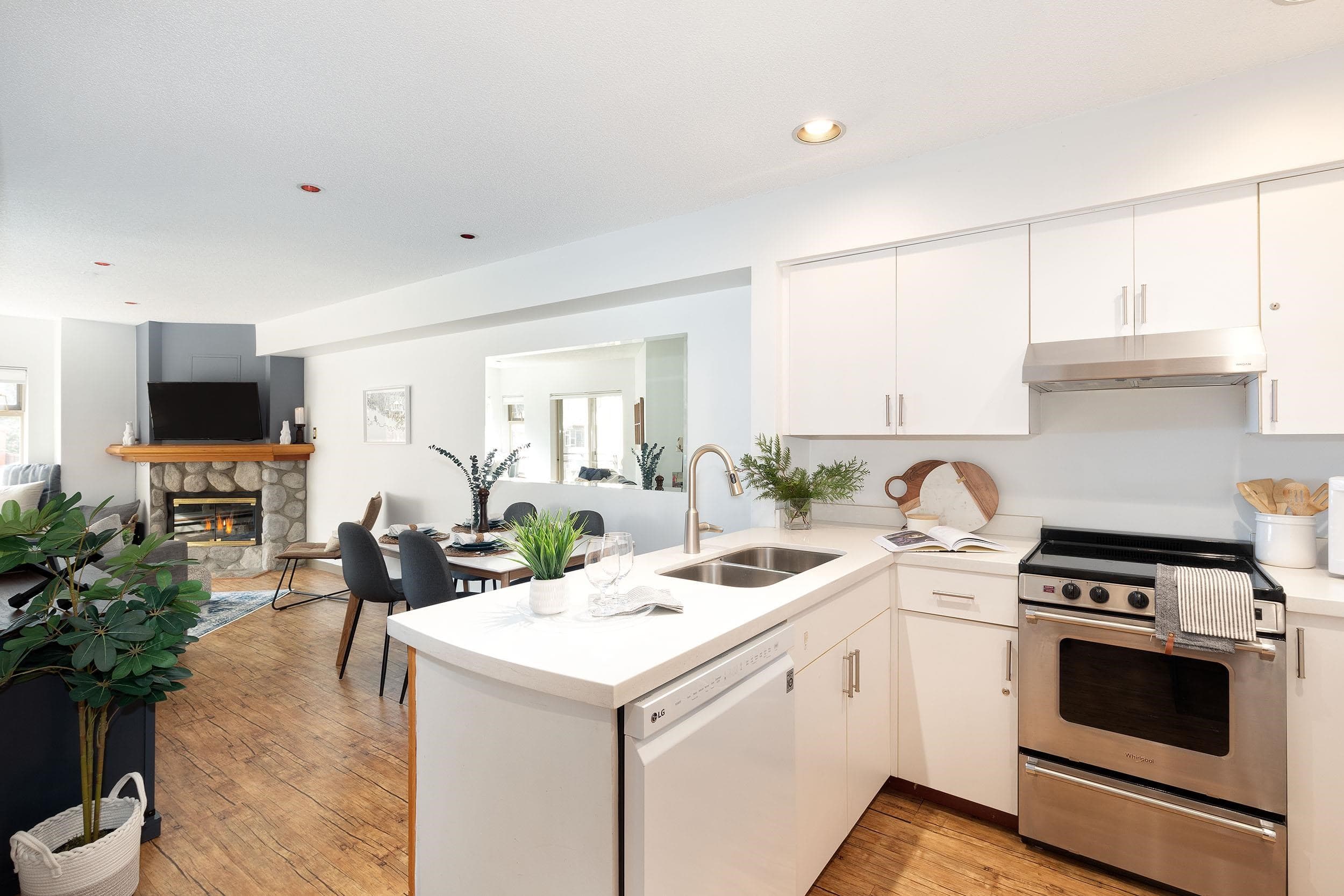 212 - 2050 Lake Placid Road, Whistler, V8E 0A8 — photo 2