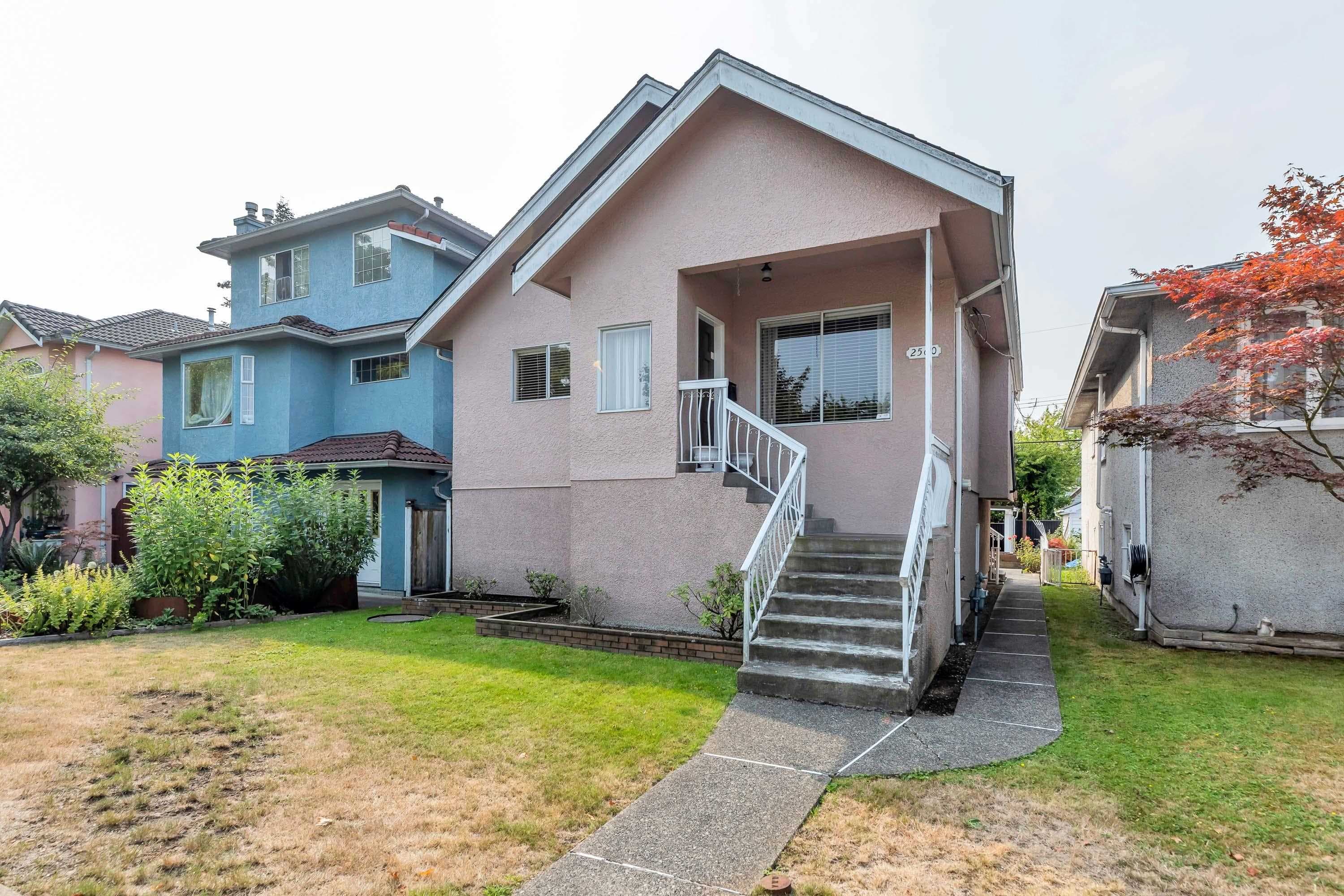 2560 Adanac Street, Vancouver, V5K 2M5 — photo 2