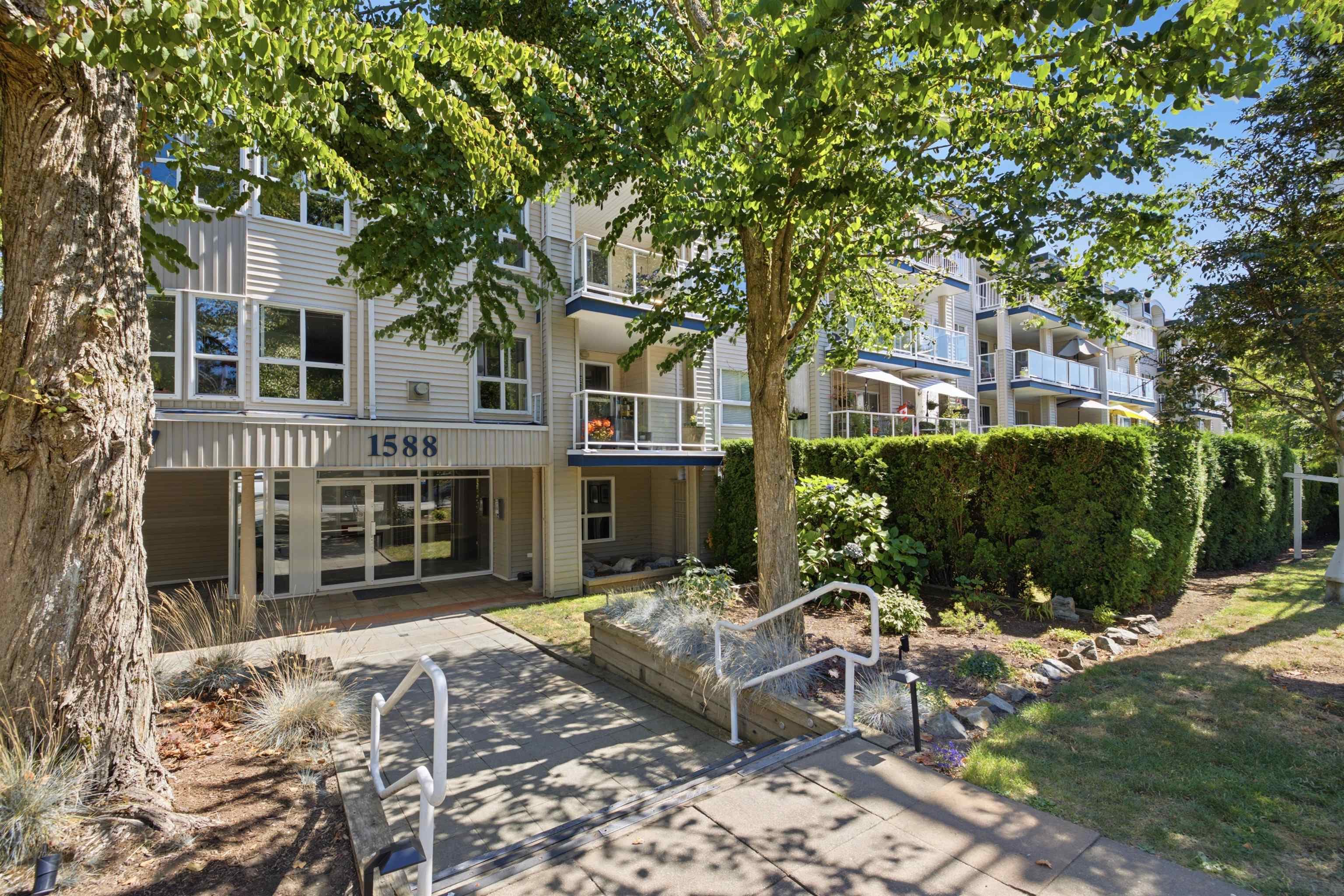 113 - 1588 Best Street, White Rock, V4B 4G1 — photo 2
