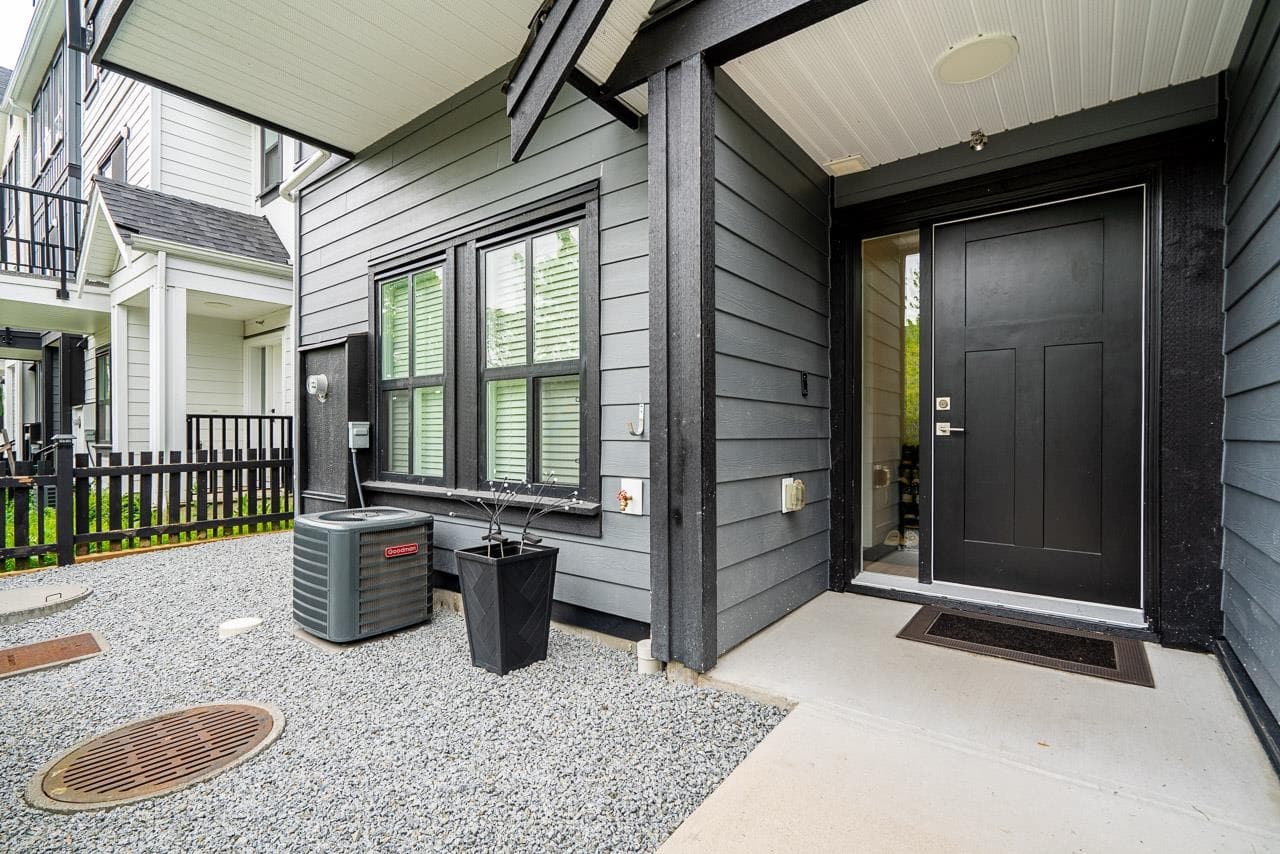8142 202 Street, Langley, V2Y 3K2 — photo 2
