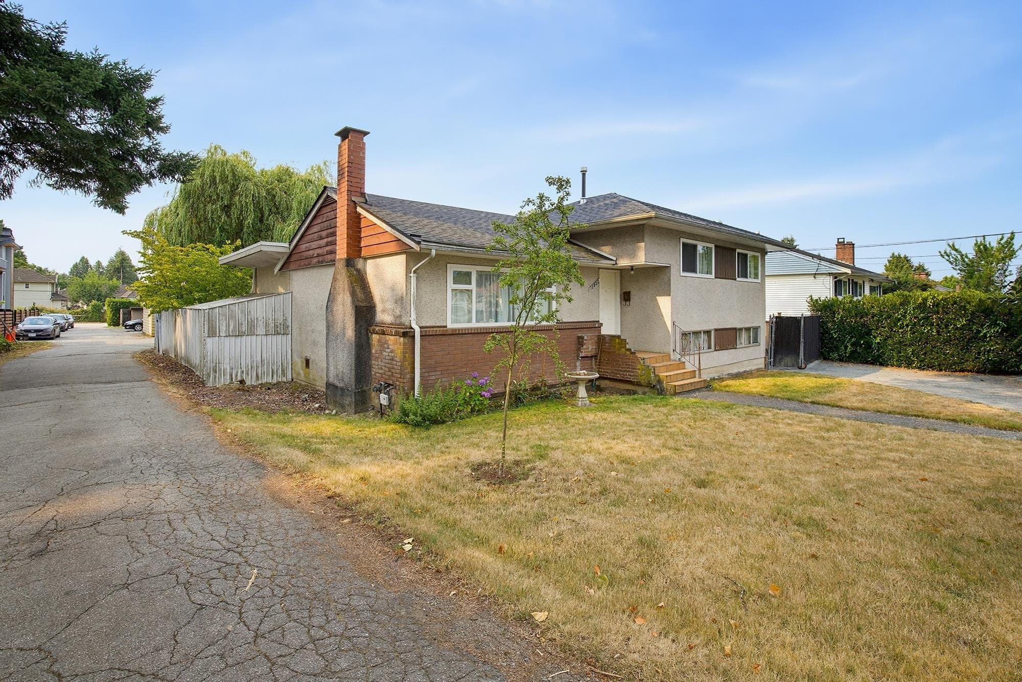 13022 101 Avenue, Surrey, V3T 1L1 — photo 1
