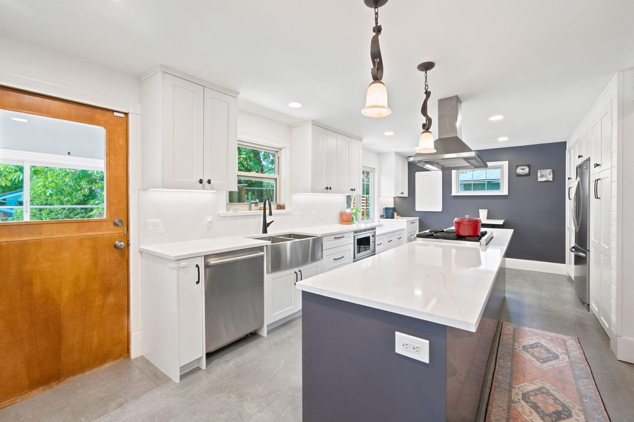 829 Eighth Avenue, New Westminster, V3M 2R4 — photo 2