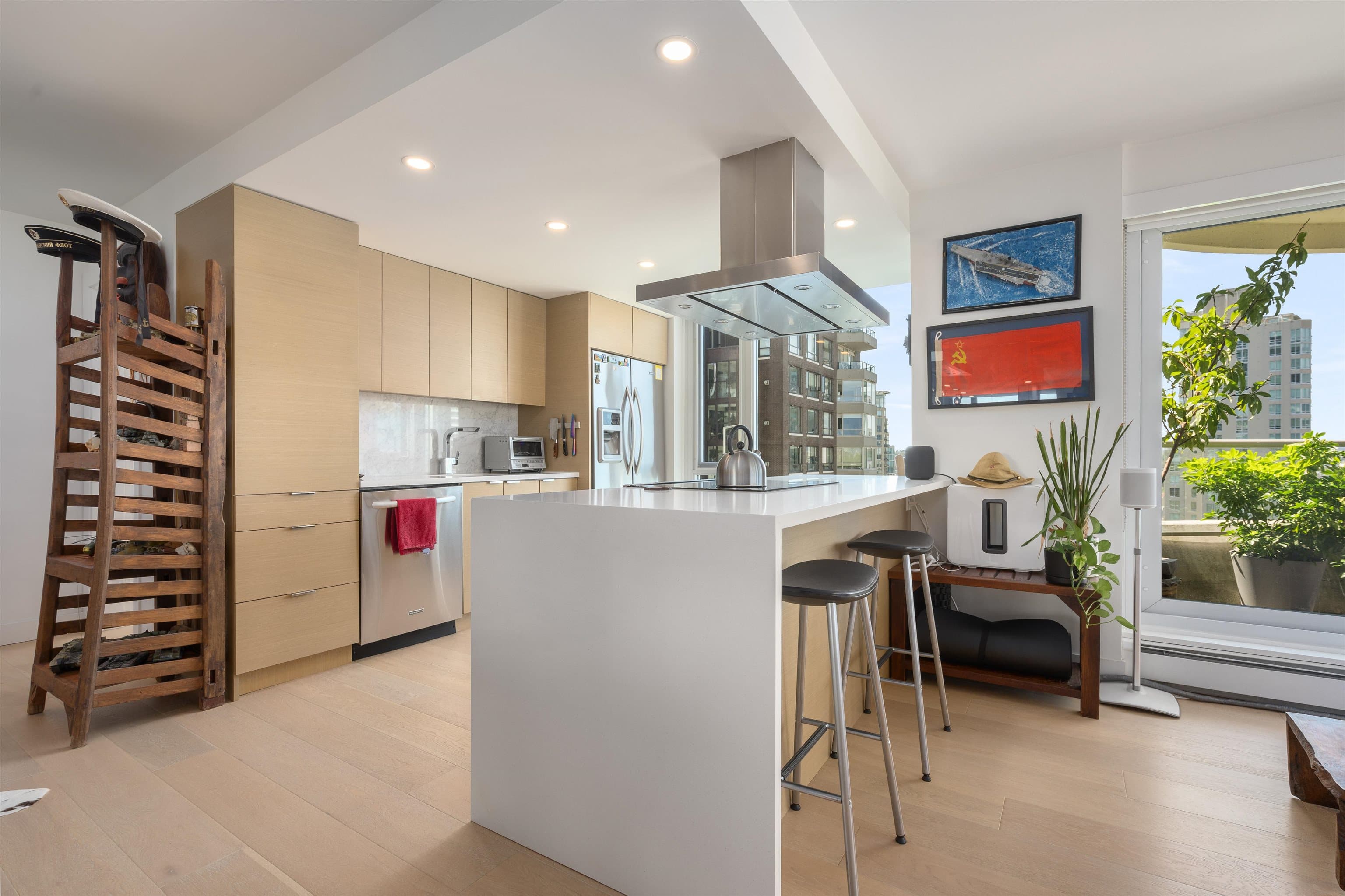 1402 - 1020 Harwood Street, Vancouver, V6E 4R1 — photo 2