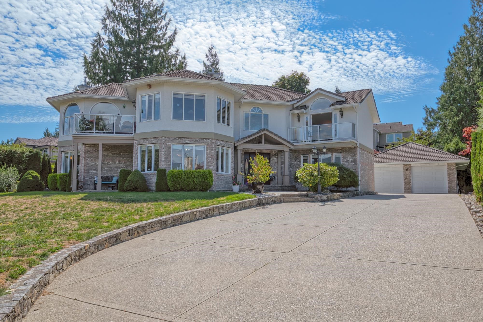 6453 N Gale Avenue, Sechelt, V7Z 0L1 — photo 1