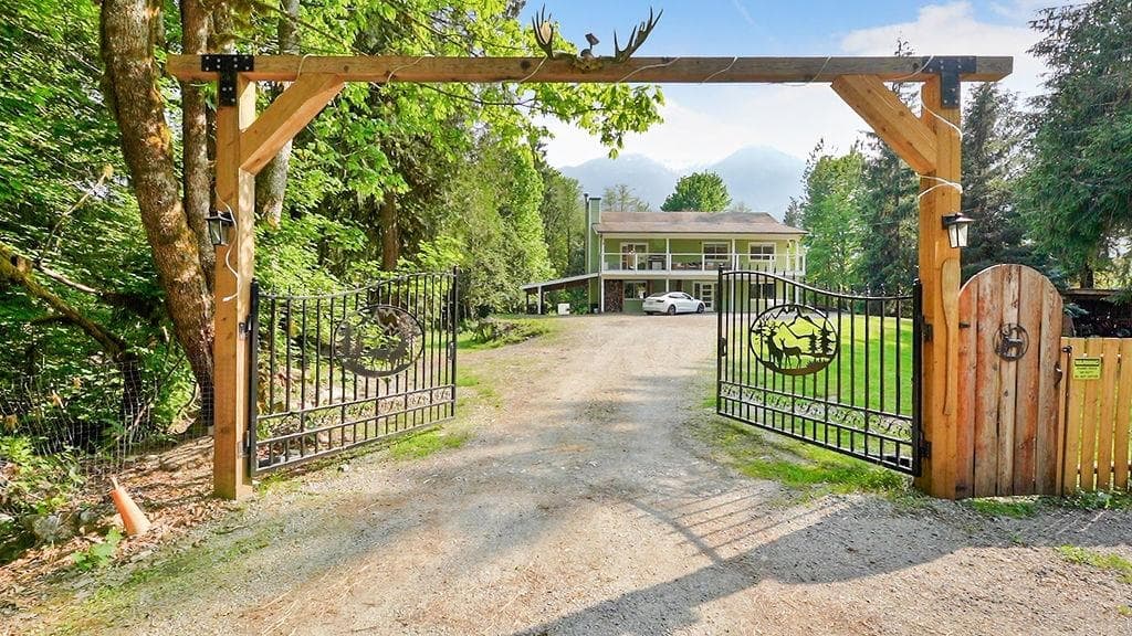 14605 Squamish Valley Road, Squamish, V0N 1H0 — photo 2