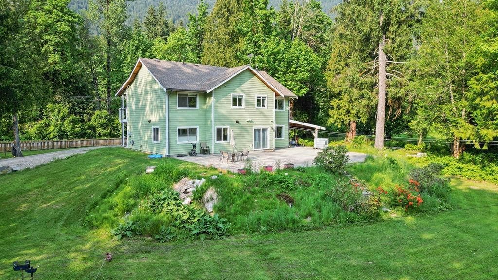 14605 Squamish Valley Road, Squamish, V0N 1H0 — photo 1