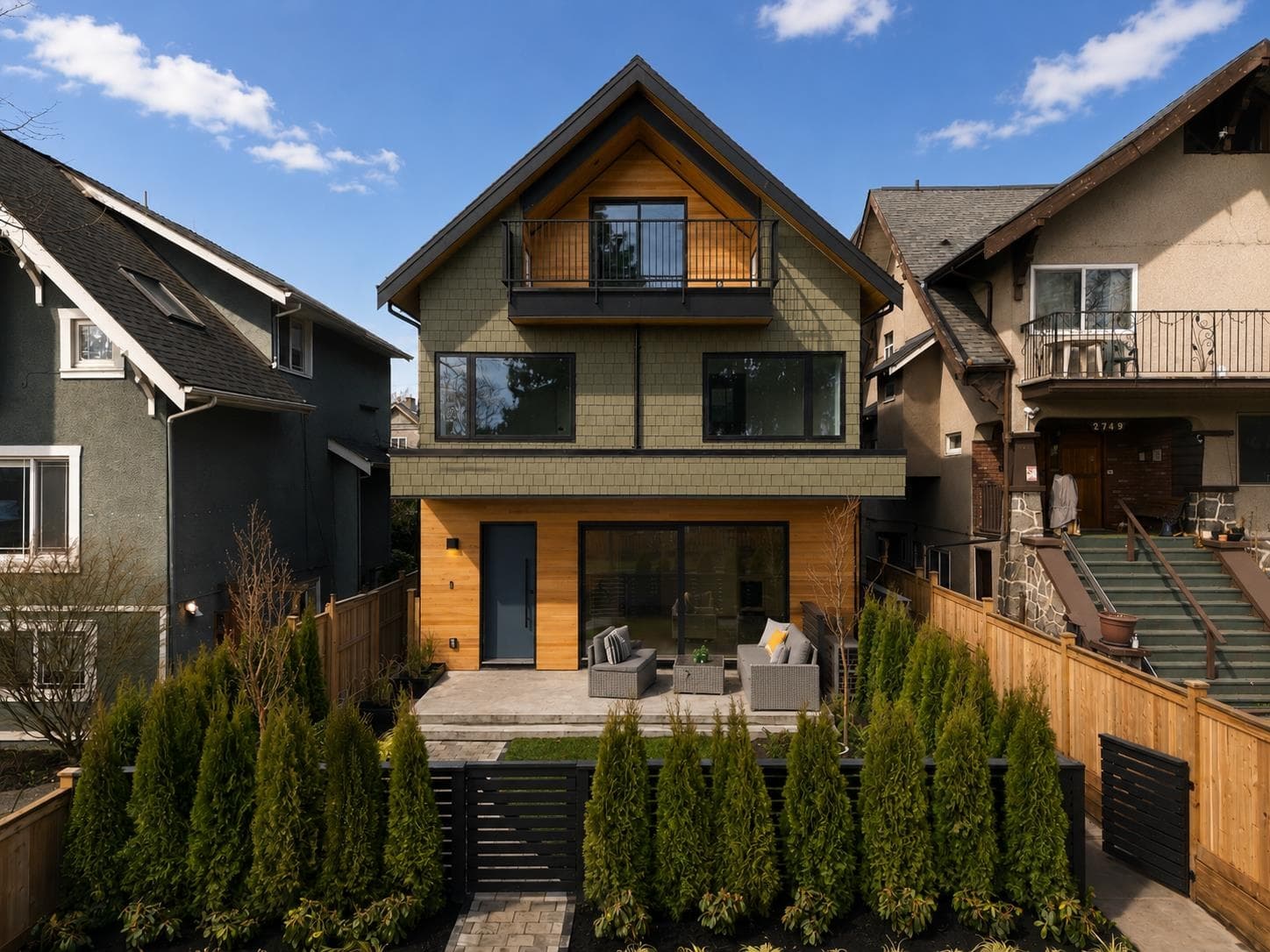 1 - 2755 W 11th Avenue, Vancouver, V6K 2L8 — photo 1