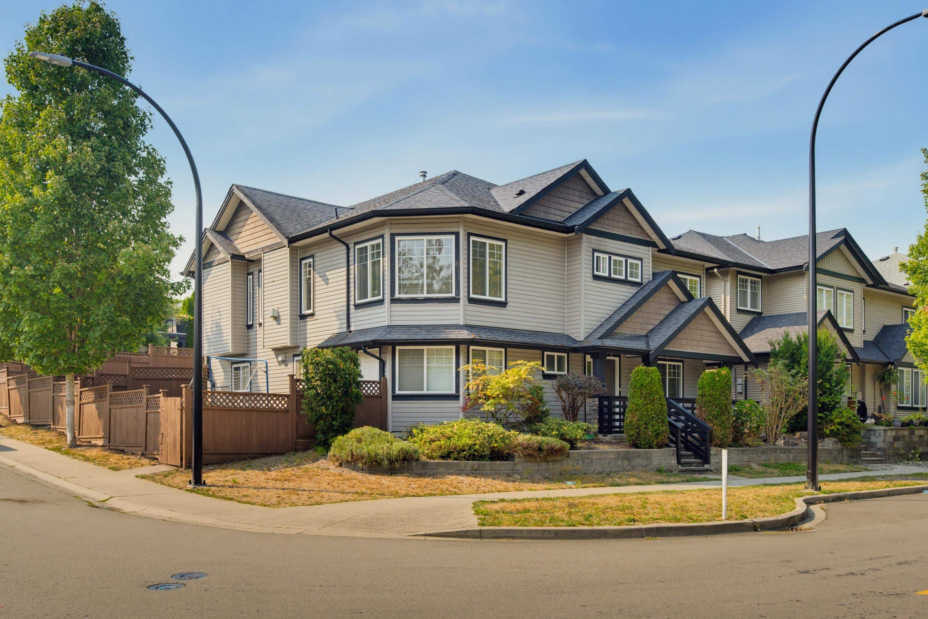 11335 Creekside Street, Maple Ridge, V2W 0C7 — photo 1