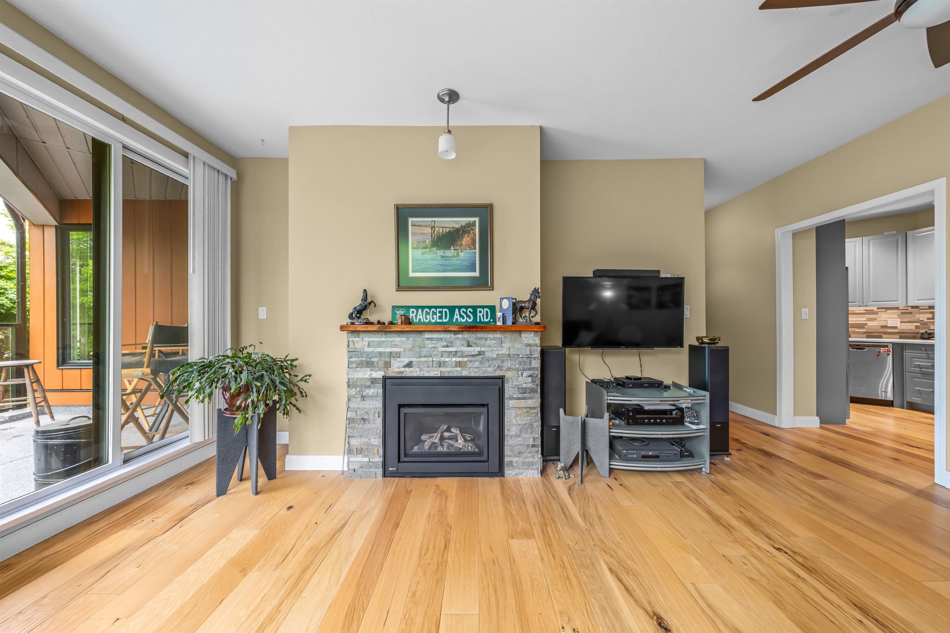204 - 1150 Quayside Drive, New Westminster, V3M 6E1 — photo 2
