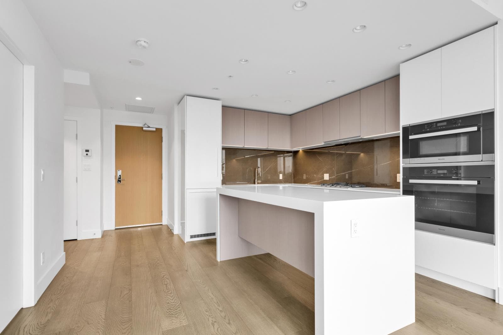 605 - 1632 Lions Gate Lane, North Vancouver, V7P 0E2 — photo 2