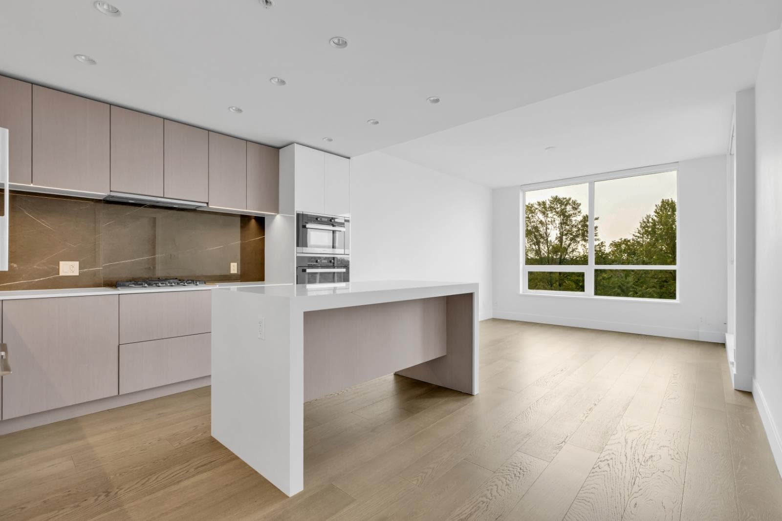 605 - 1632 Lions Gate Lane, North Vancouver, V7P 0E2 — photo 3