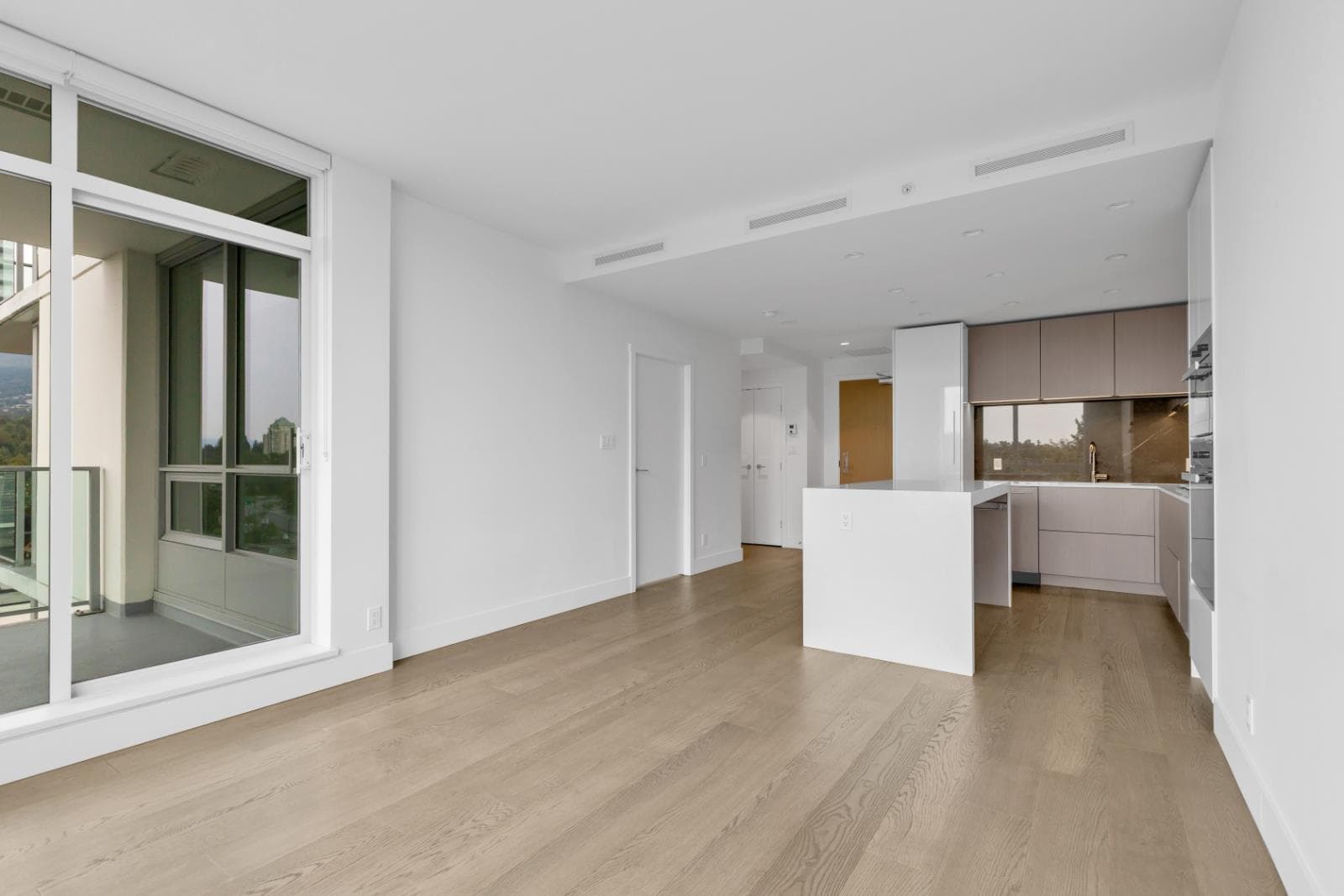 605 - 1632 Lions Gate Lane, North Vancouver, V7P 0E2 — photo 4