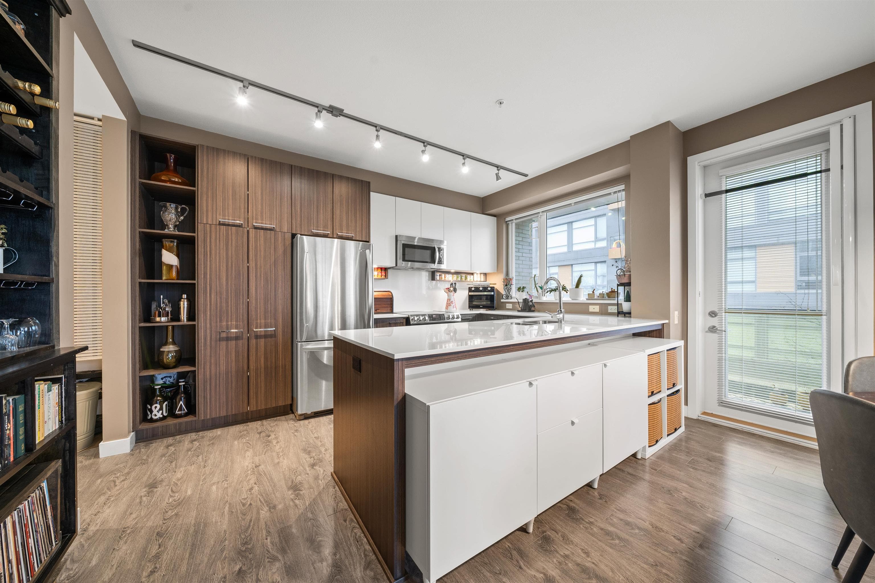 516 - 9250 University High Street, Burnaby, V5A 0B3 — photo 1