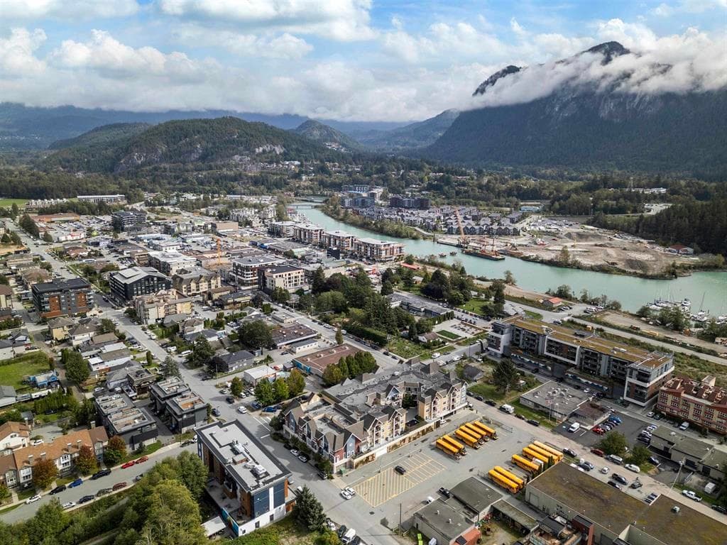 207 - 1336 Main Street, Squamish, V8B 0R2 — photo 3