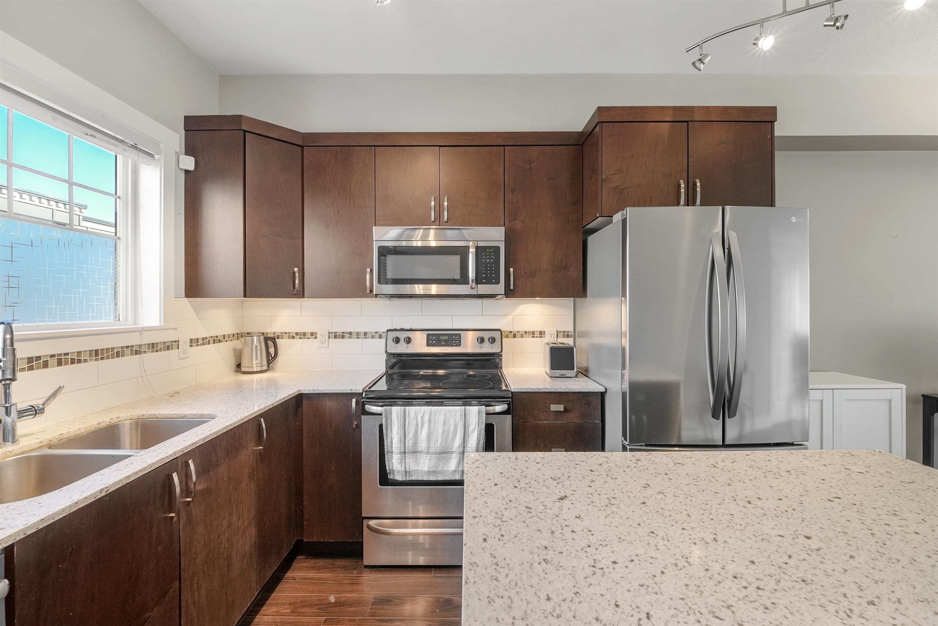 1 - 838 Royal Avenue, New Westminster, V3M 1J9 — photo 5