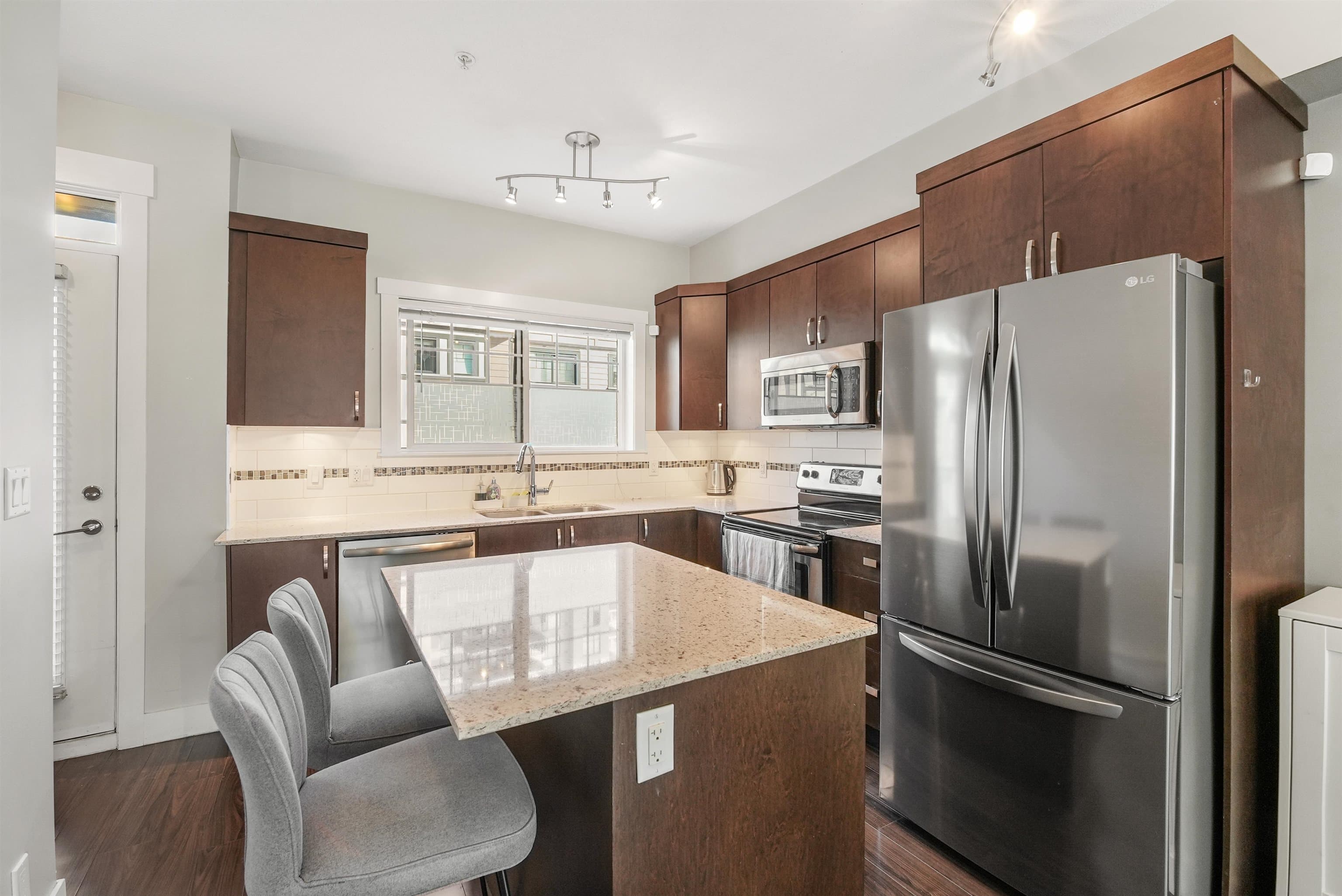 1 - 838 Royal Avenue, New Westminster, V3M 1J9 — photo 4