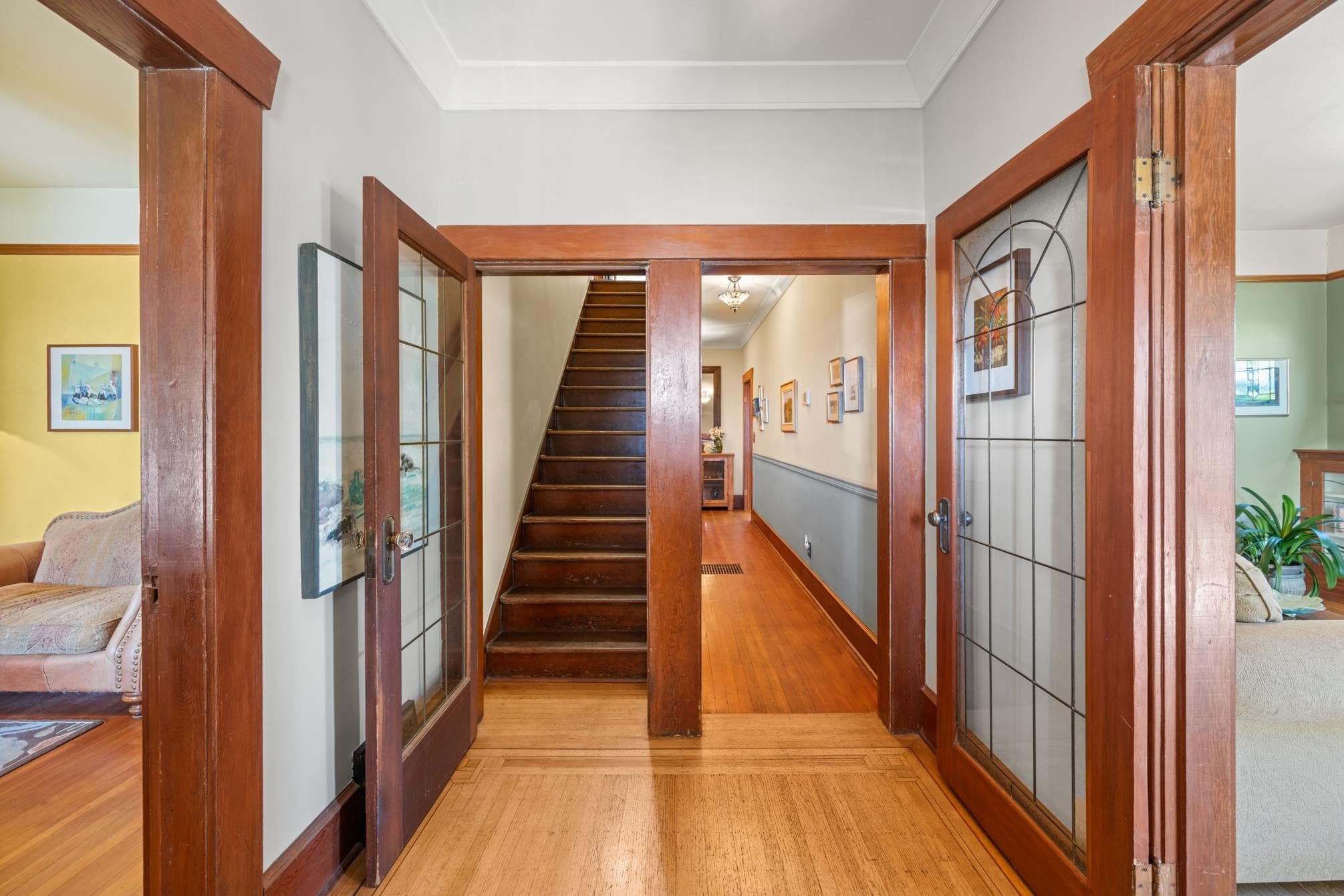 207 Eighth Street, New Westminster, V3M 3P8 — photo 3