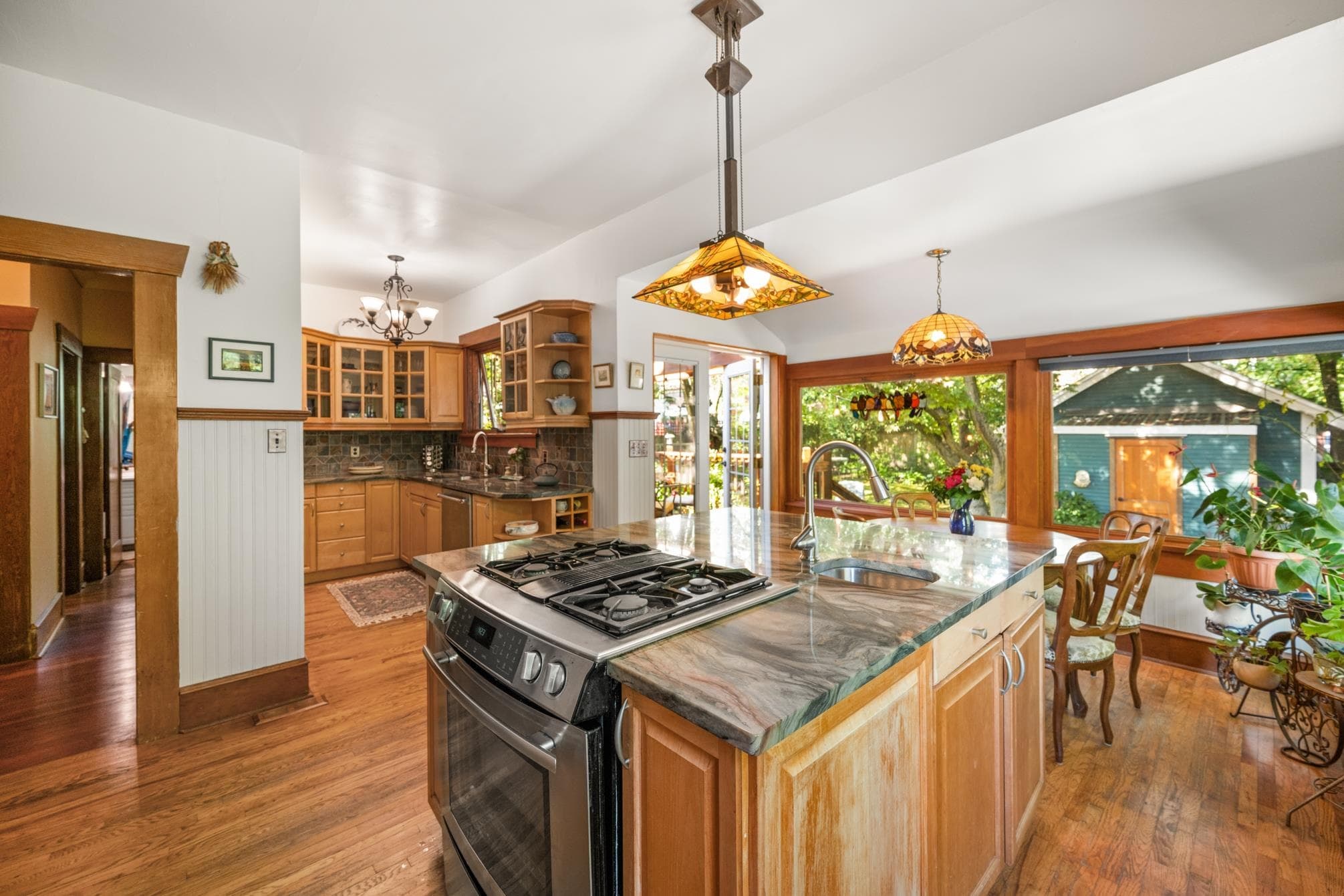207 Eighth Street, New Westminster, V3M 3P8 — photo 4