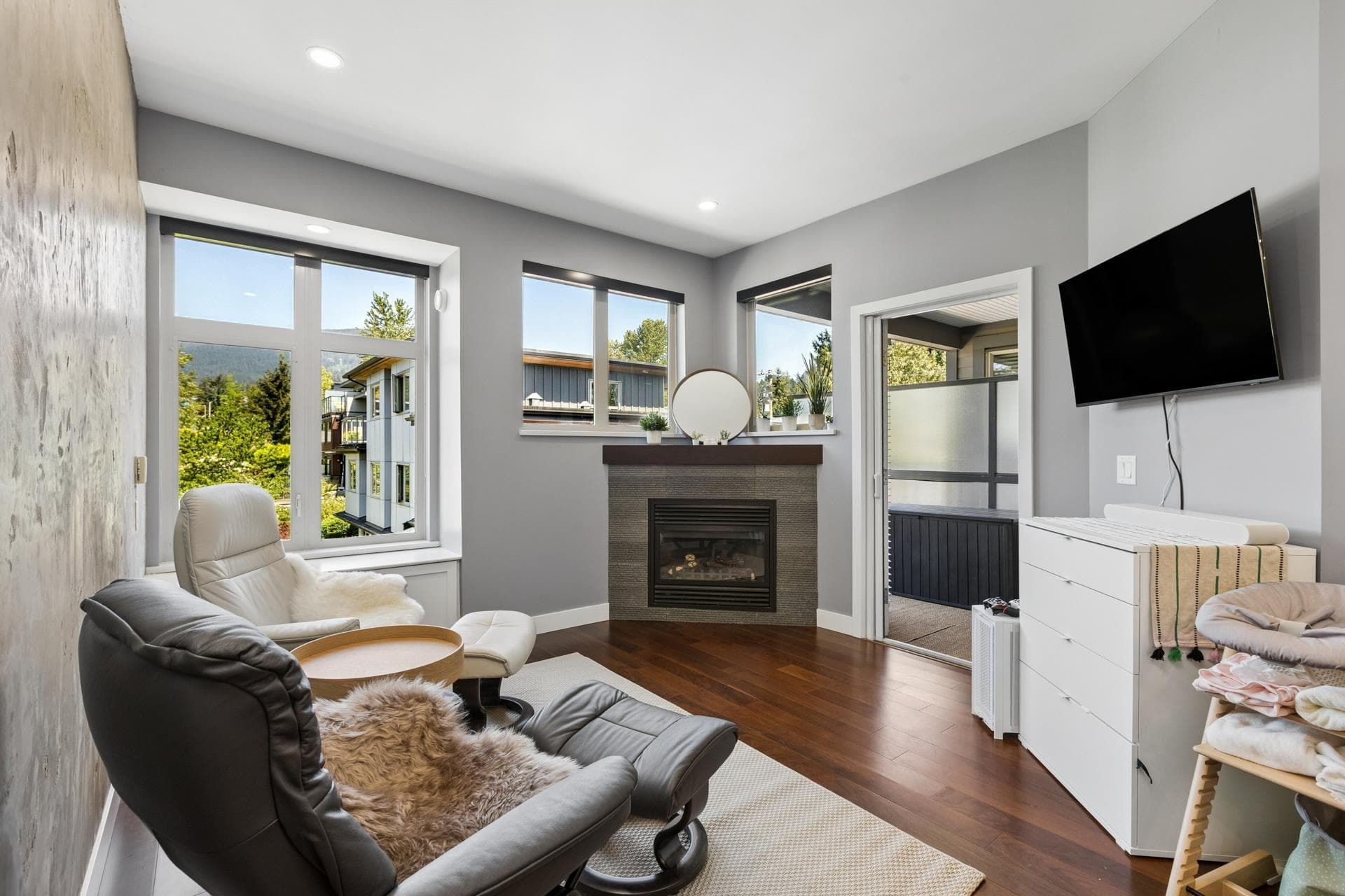 303 - 116 W 23rd Street, North Vancouver, V7M 2A9 — photo 1