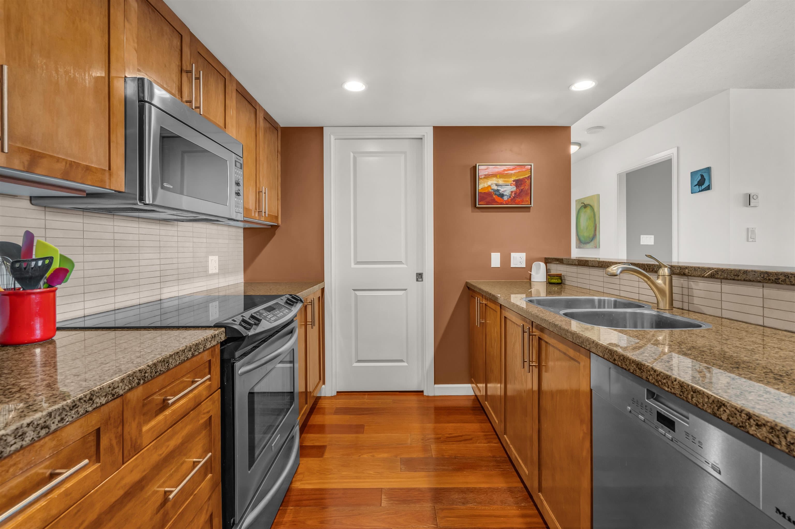 1404 - 288 Ungless Way, Port Moody, V3H 0C9 — photo 3