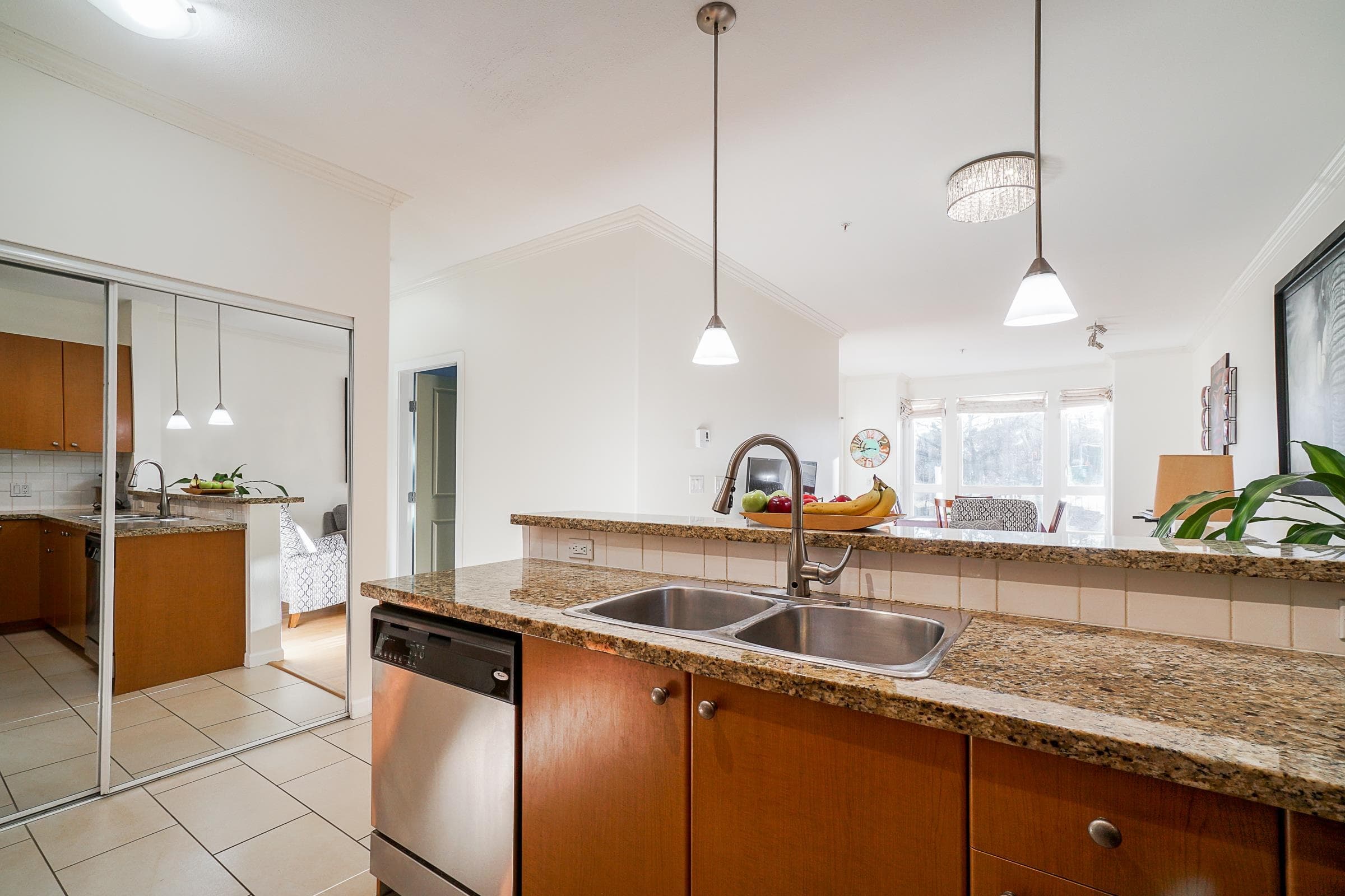 407 - 14 E Royal Avenue, New Westminster, V3L 5W5 — photo 3