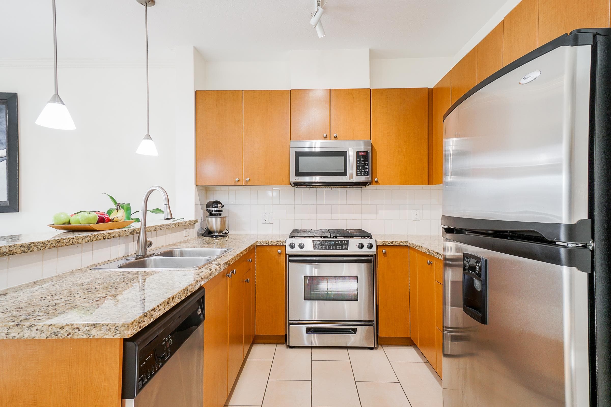 407 - 14 E Royal Avenue, New Westminster, V3L 5W5 — photo 1