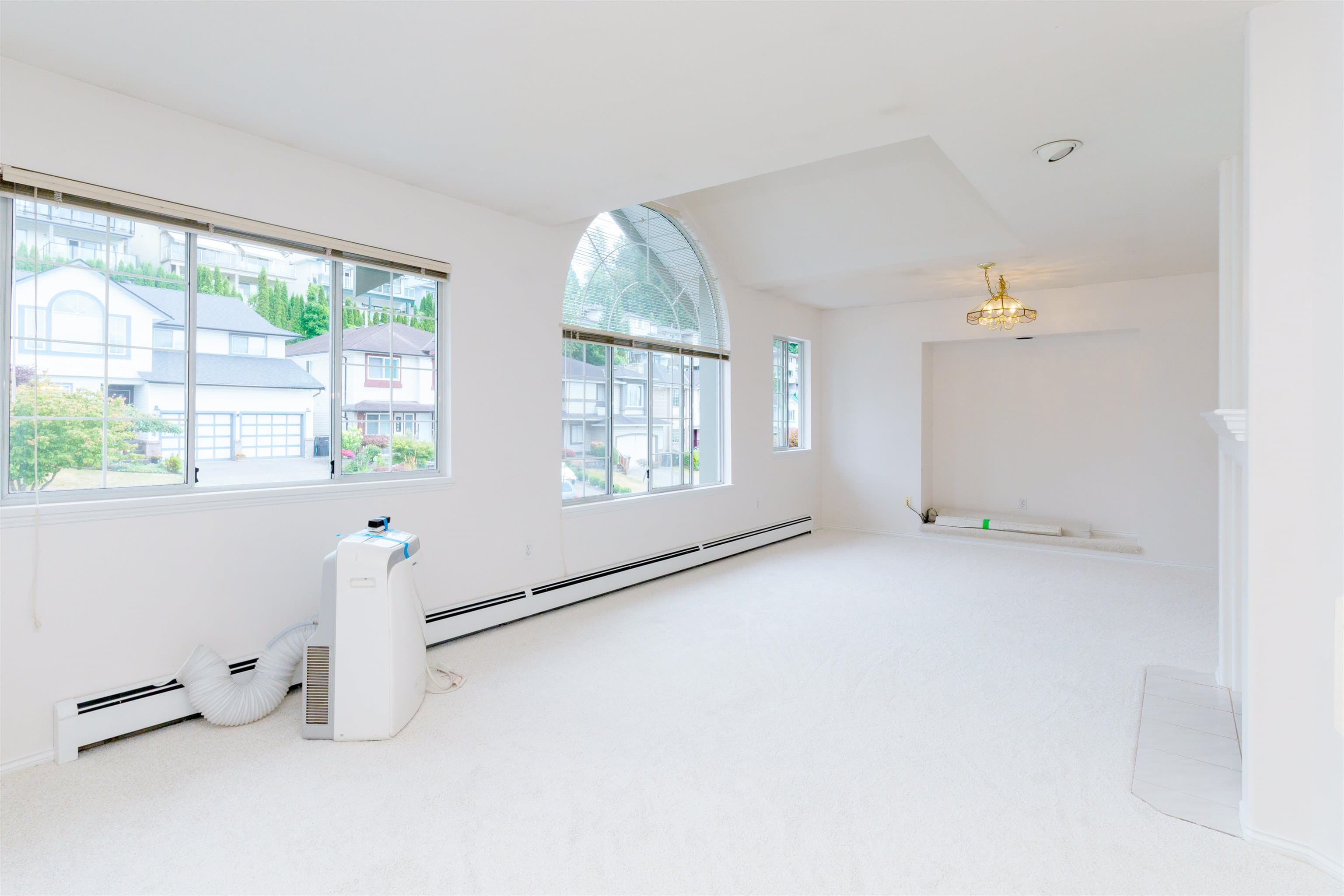 1655 Mcpherson Drive, Port Coquitlam, V3C 6C9 — photo 3