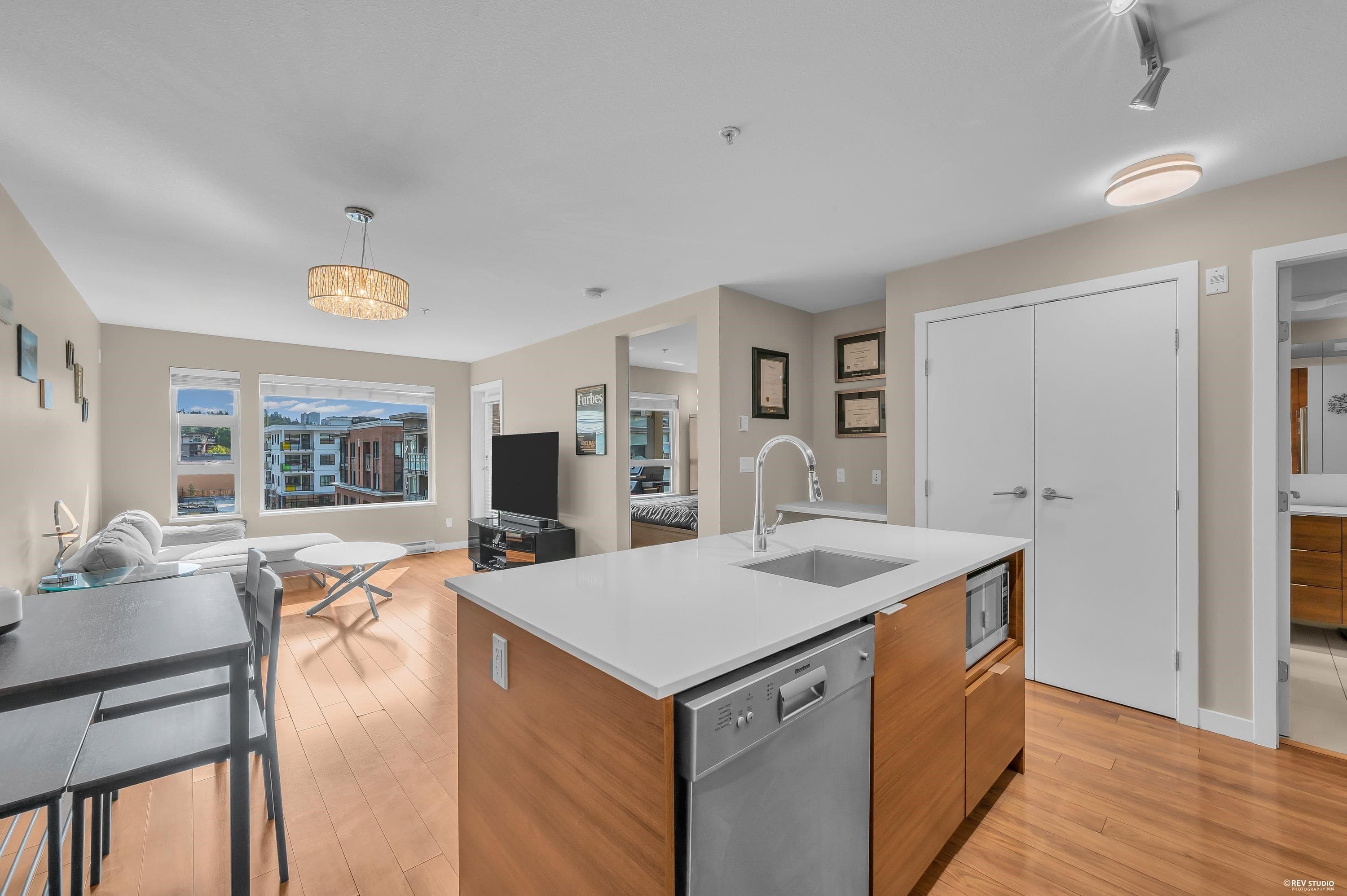 401 - 1677 Lloyd Avenue, North Vancouver, V7P 0B1 — photo 2