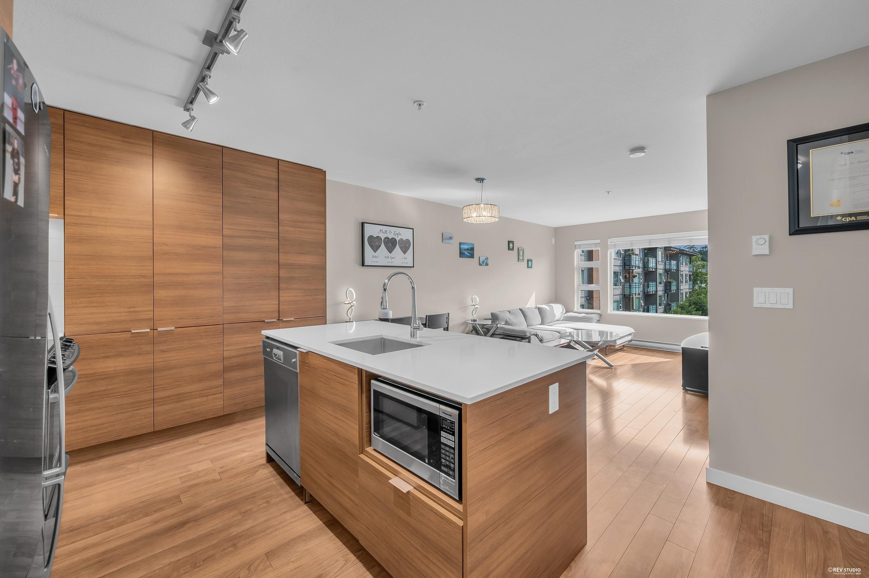 401 - 1677 Lloyd Avenue, North Vancouver, V7P 0B1 — photo 1