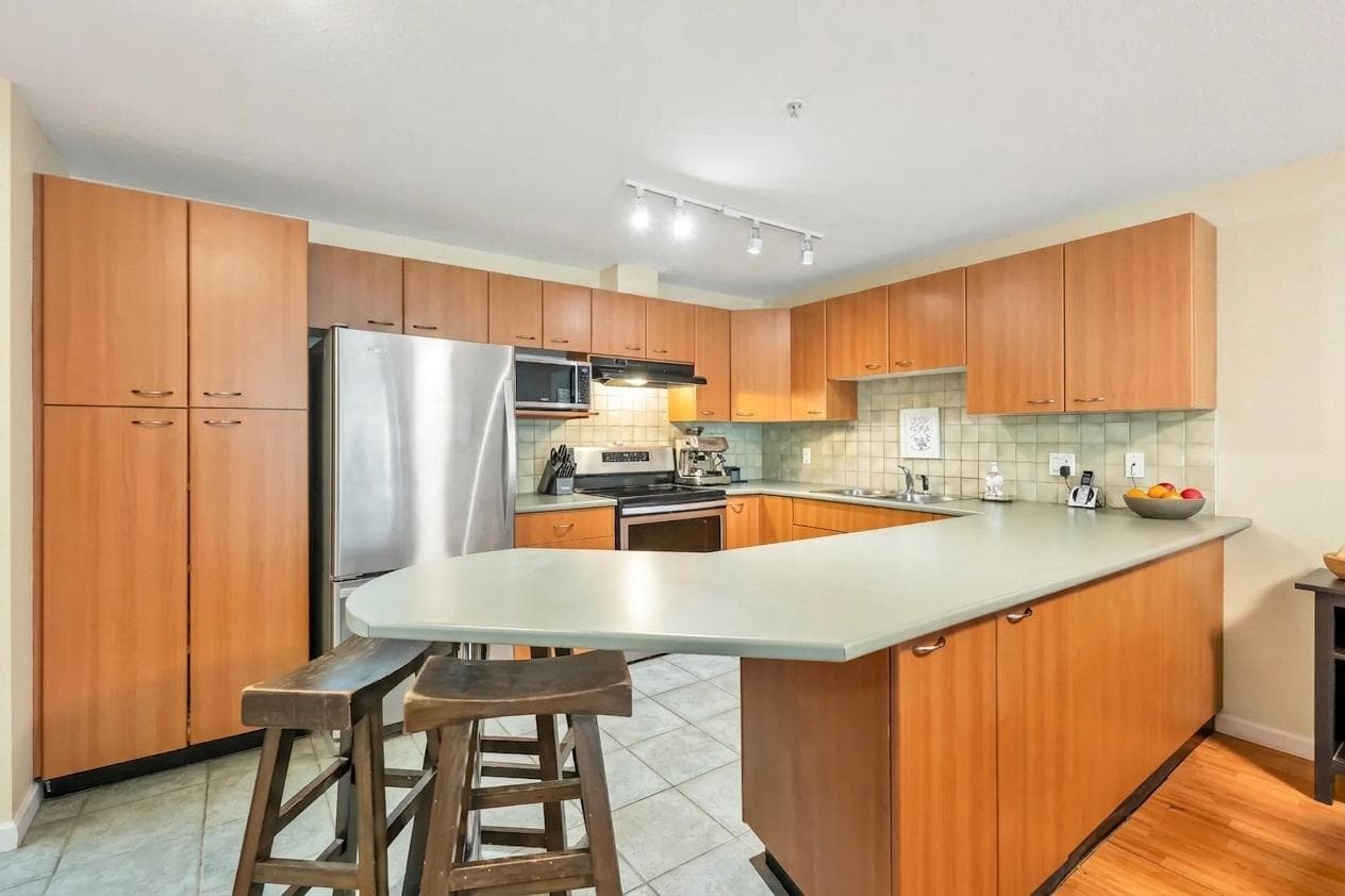A304 - 2099 Lougheed Highway, Port Coquitlam, V3B 1A8 — photo 3
