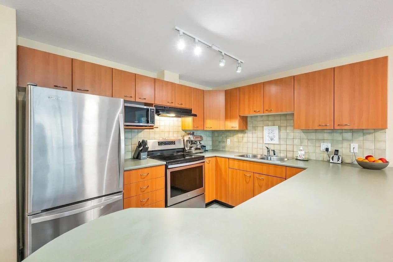 A304 - 2099 Lougheed Highway, Port Coquitlam, V3B 1A8 — photo 4