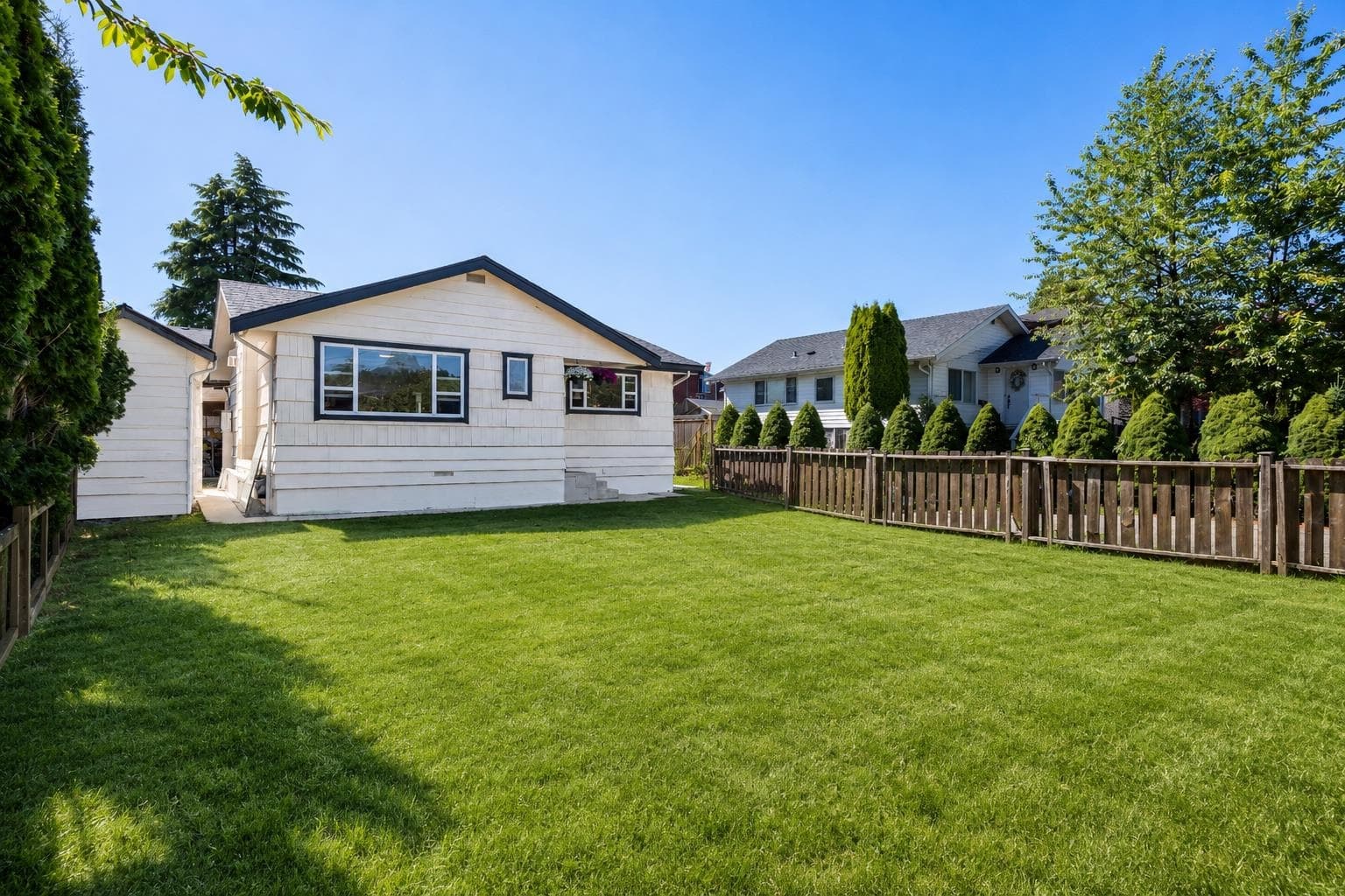 931 Sperling Avenue, Burnaby, V5B 4H7 — photo 2