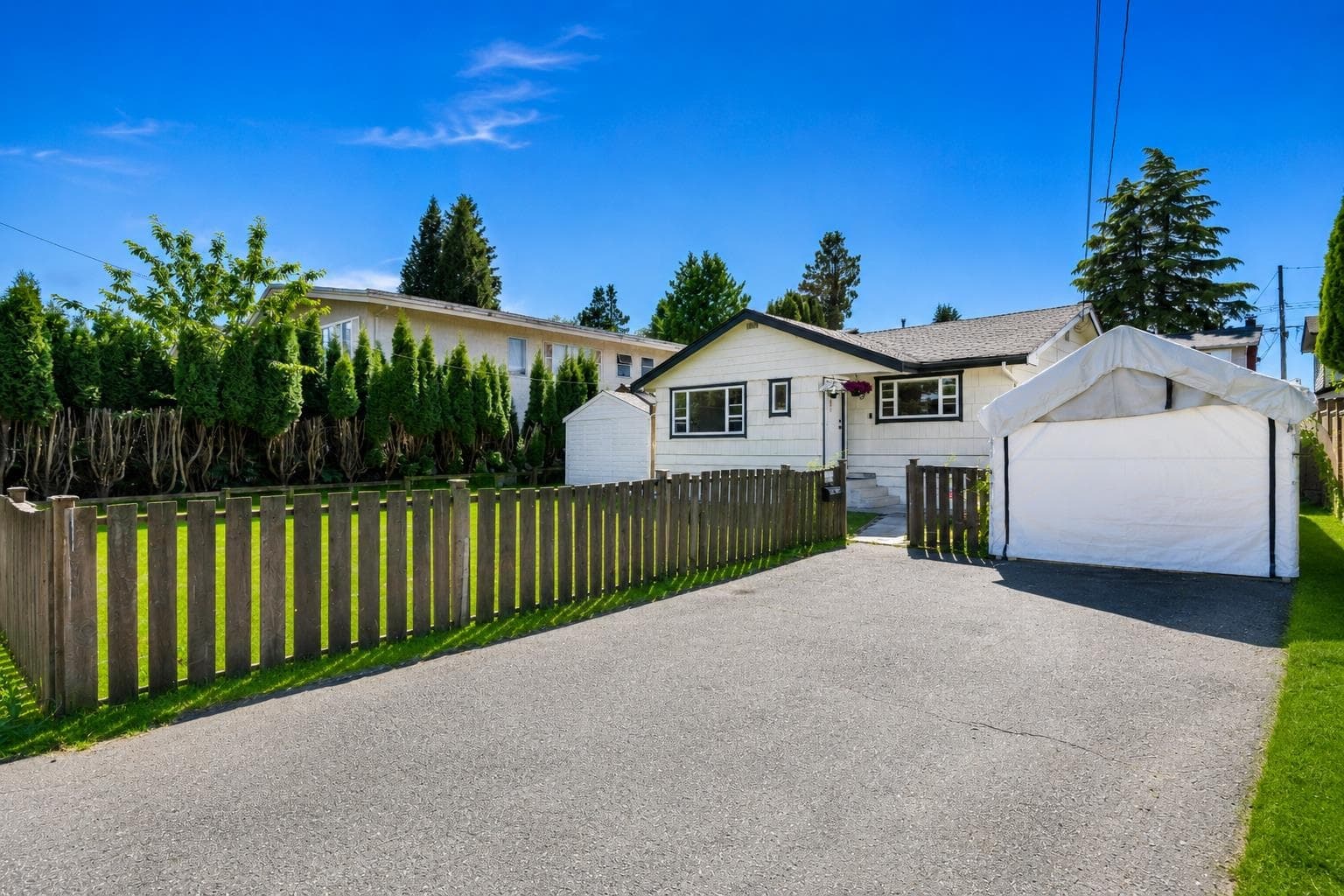 931 Sperling Avenue, Burnaby, V5B 4H7 — photo 1