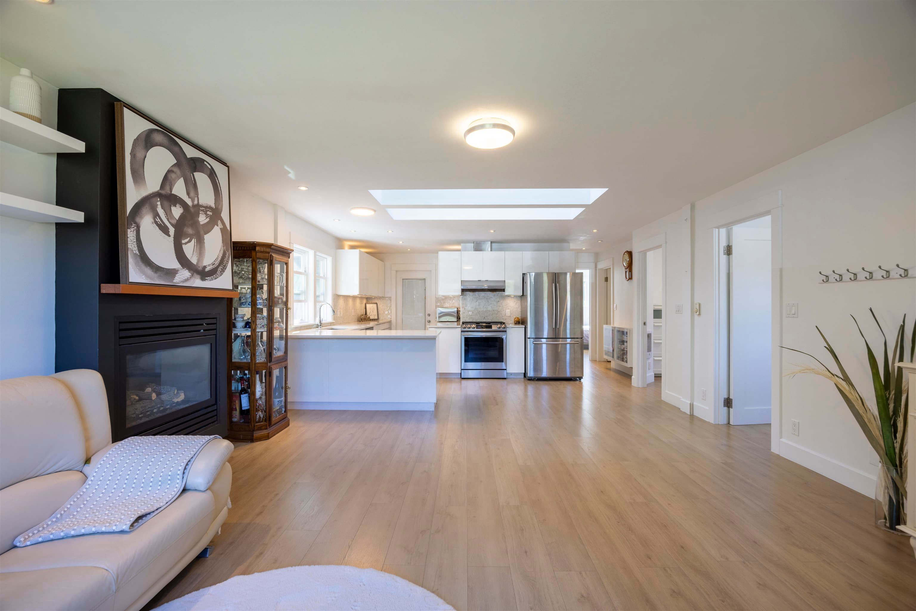 931 Sperling Avenue, Burnaby, V5B 4H7 — photo 5