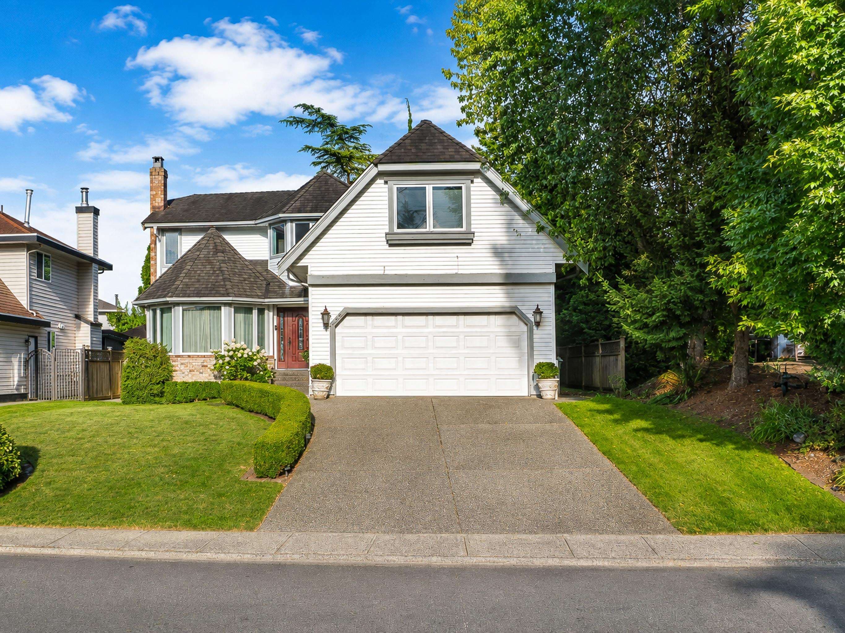 12612 215 Street, Maple Ridge, V4R 2H3 — photo 1
