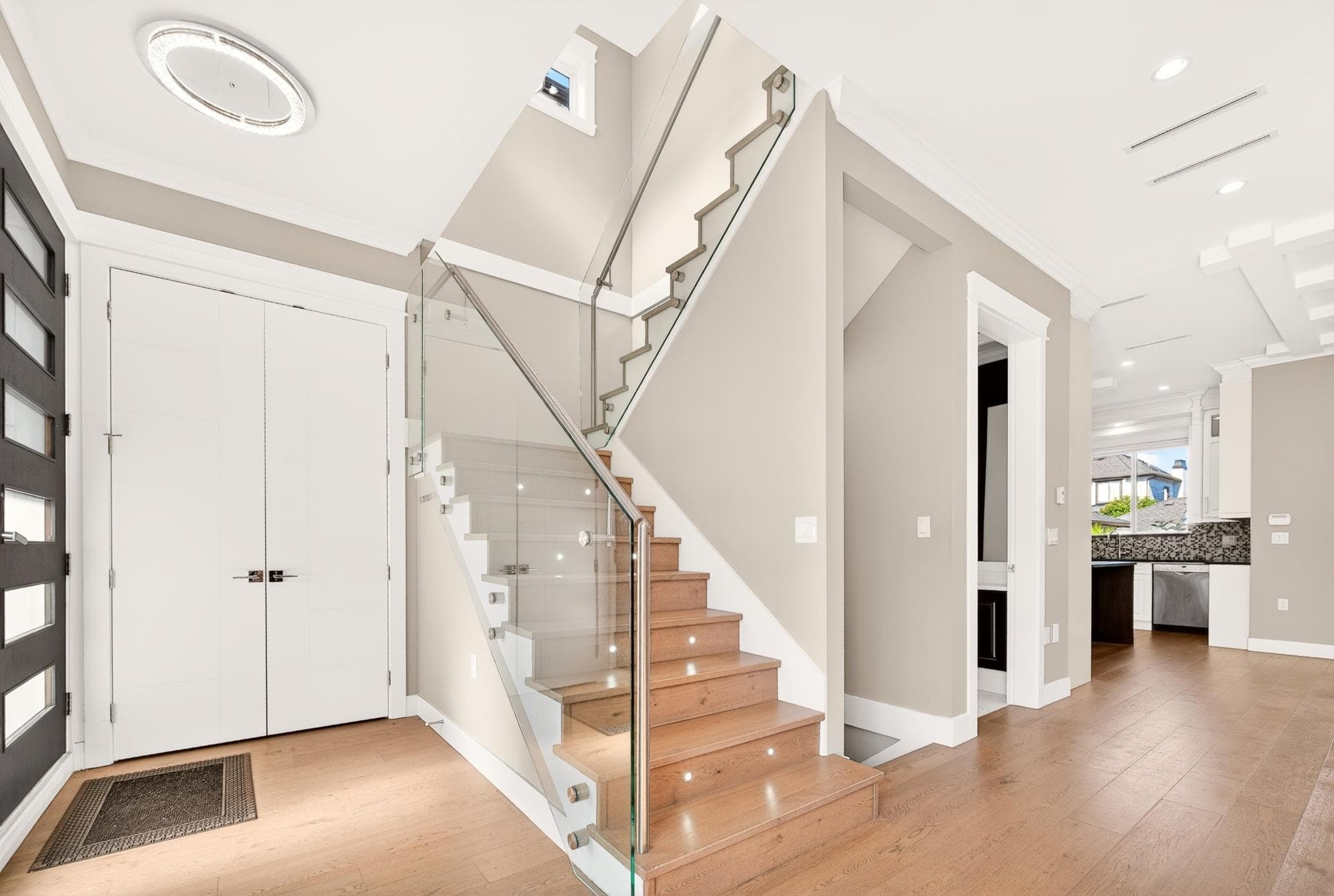 8068 Haig Street, Vancouver, V6P 4R9 — photo 2