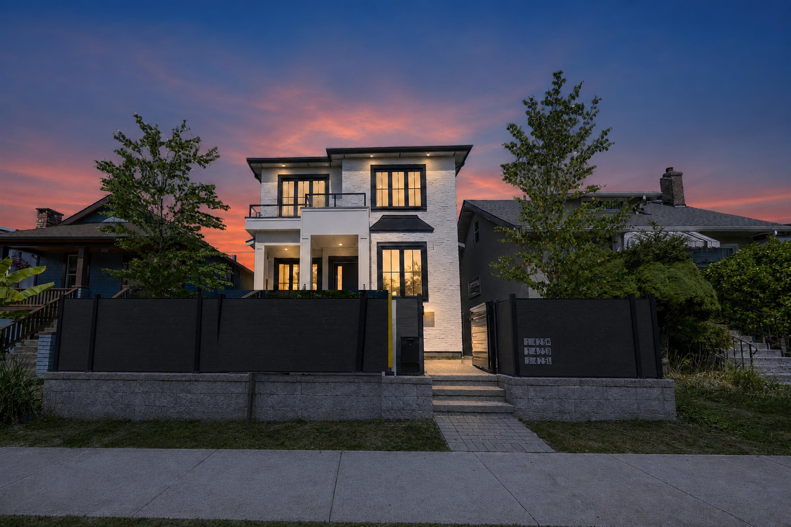 425 E 56th Avenue, Vancouver